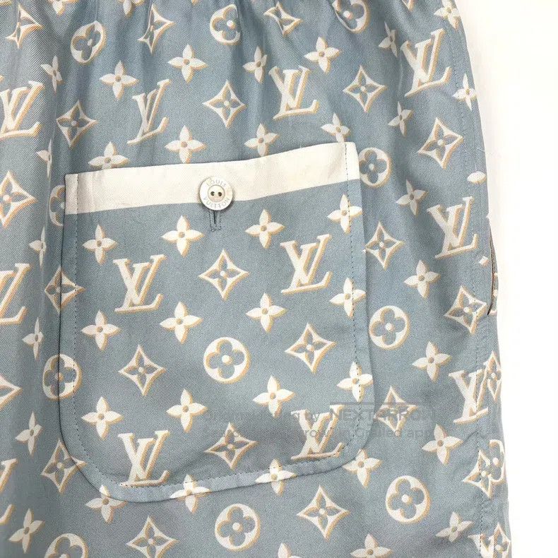Louis Vuitton Louis Vuitton Blue presbyopic printed silk shorts Size US 44 / EU 60 - 3 Thumbnail