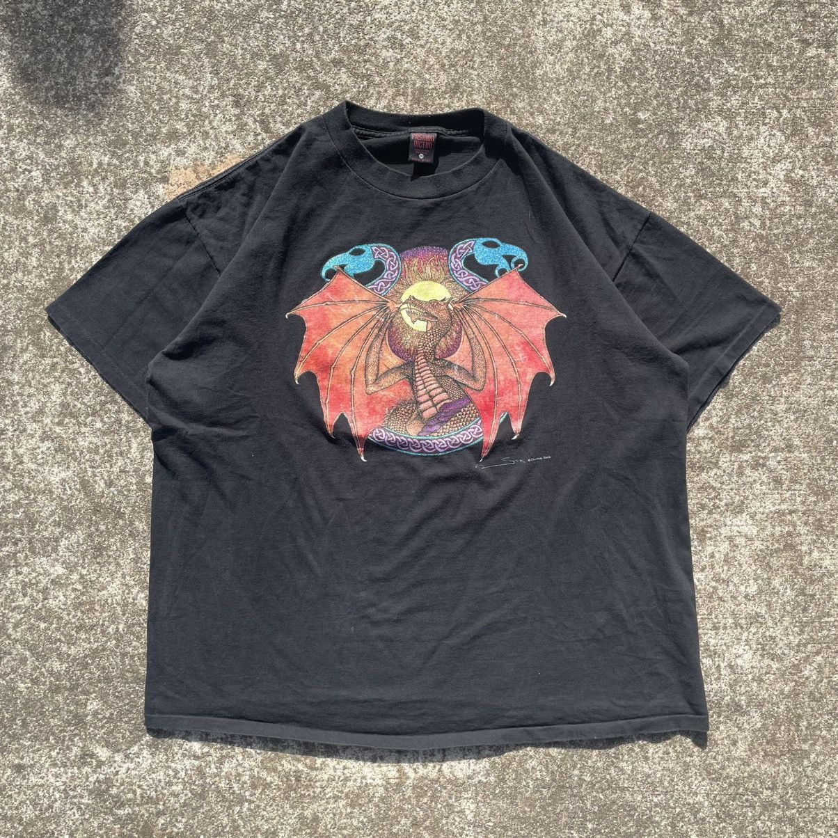 Fashion Victim Vintage 1996 Courtney Davis Fashion Victim Dragon T-shirt Size US XXL / EU 58 / 5 - 2 Thumbnail