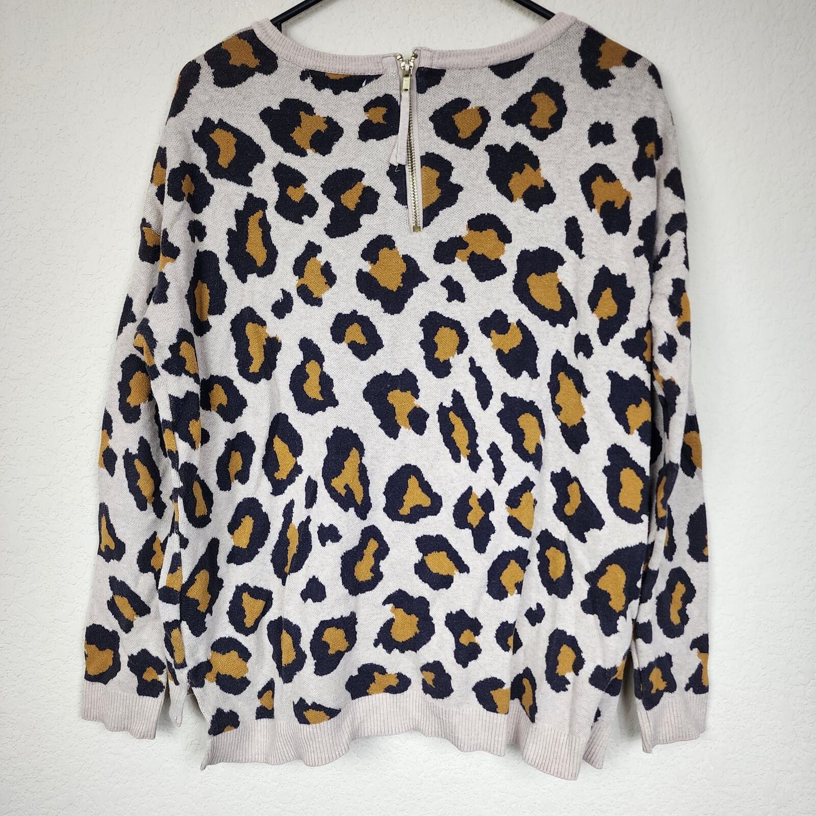 H&M H&M Medium Leopard Cheetah Print Sweater Size M / US 6-8 / IT 42-44 - 2 Thumbnail