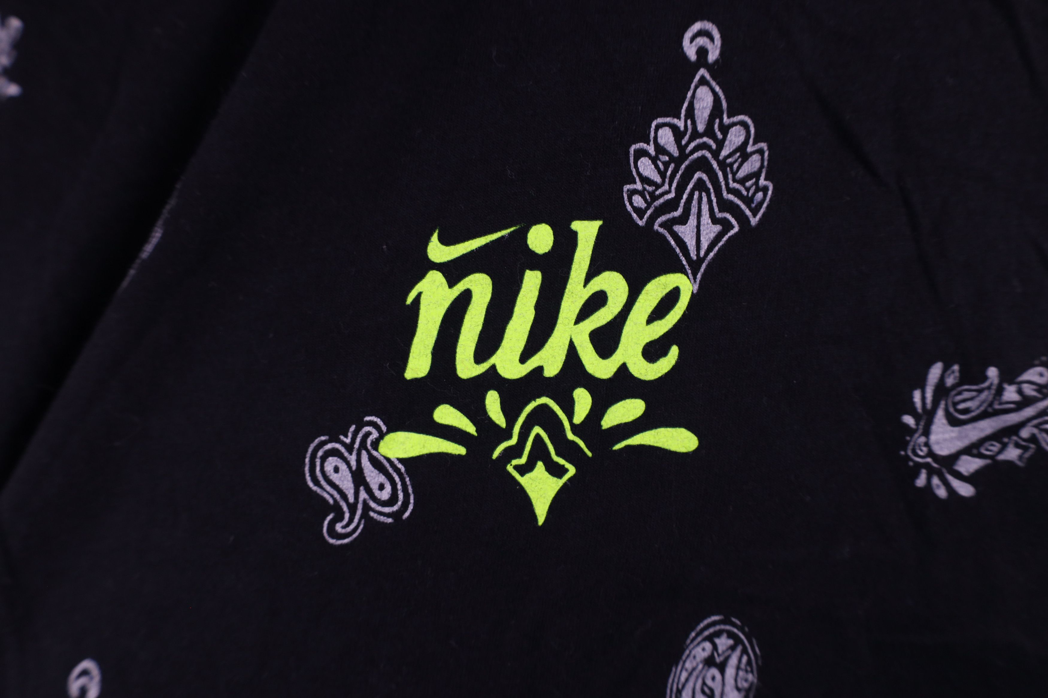 Nike × Vintage Nike Script Geometric Paisley All Over Print T-Shirt Black Size US XL / EU 56 / 4 - 4 Thumbnail