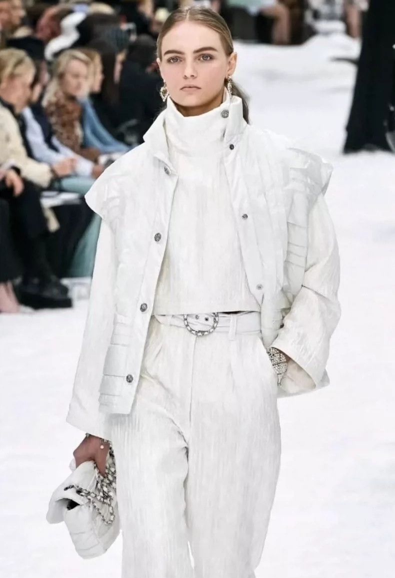 Chanel Chanel Snow series popular cake cotton vest 2504-Nextarrow Size XXS / US 00 / IT 34 - 9 Thumbnail
