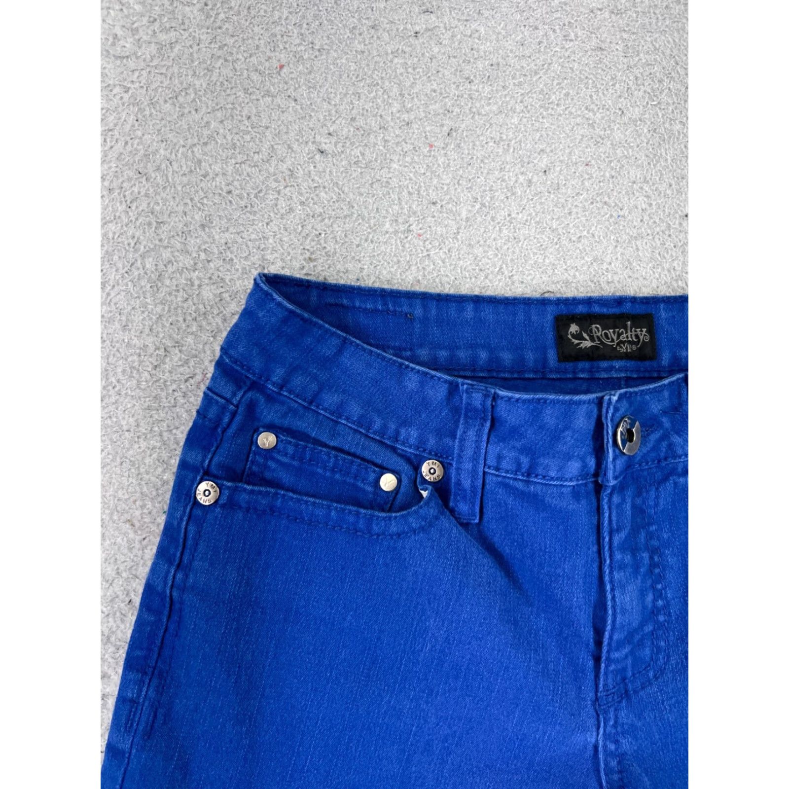 Vintage YMI Shorts Womens 6 Denim Blue Cut-Off Low Rise 28x6 Cotton Blend 6 Regular 28 Blue Size 28" / US 6 / IT 42 - 4 Thumbnail