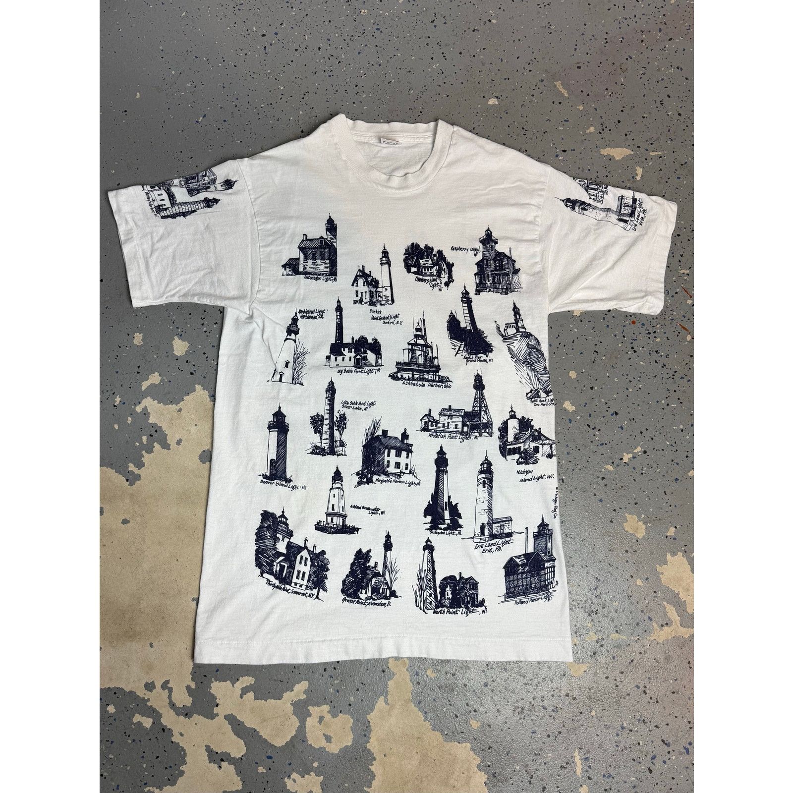 Fruit Of The Loom Vintage 90s lighthouse tee all over print Size US L / EU 52-54 / 3 - 3 Thumbnail