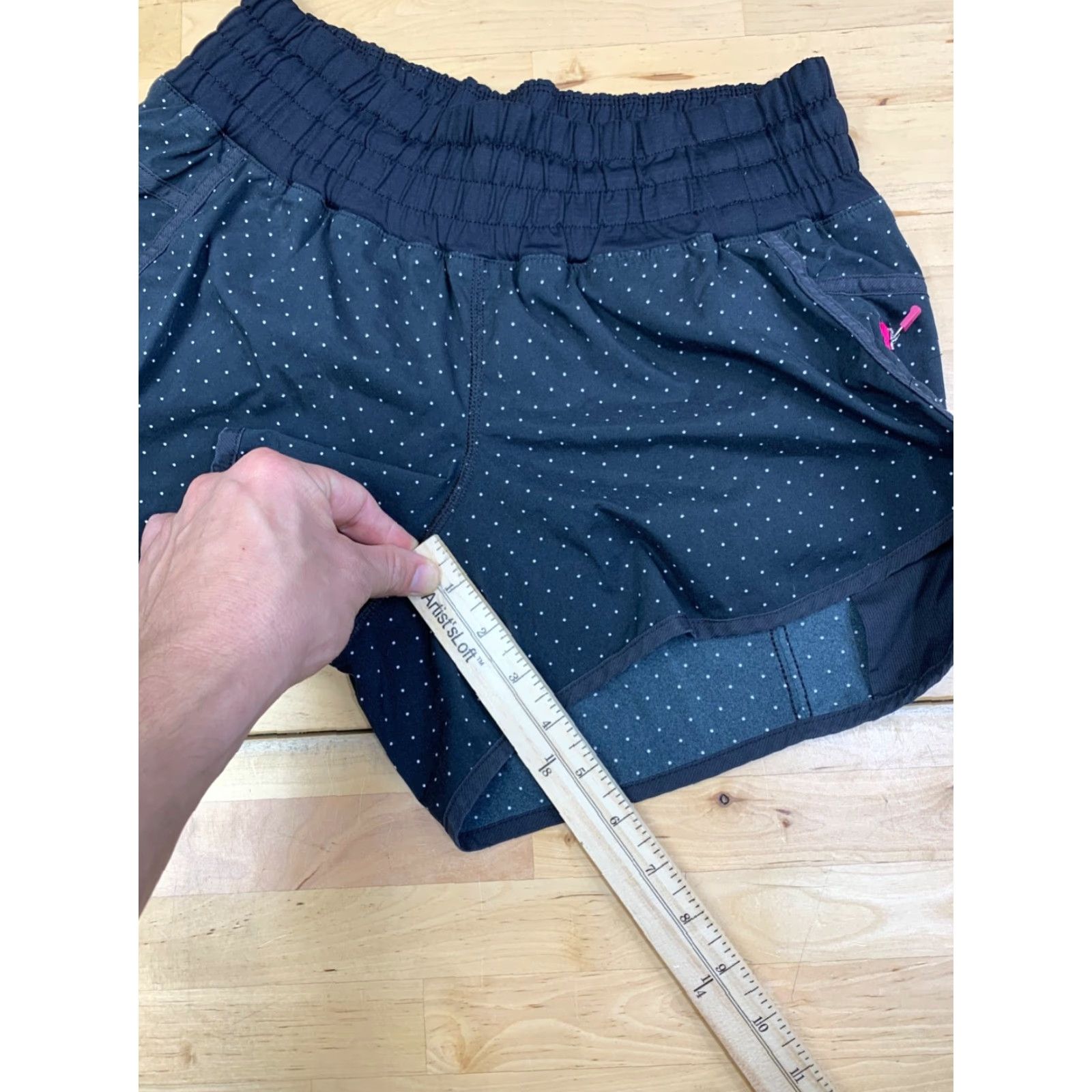 Lululemon Lululemon Running Shorts Womens 8 Black Polka dot 4" Inseam 12515 Size 30" / US 8 / IT 44 - 8 Thumbnail