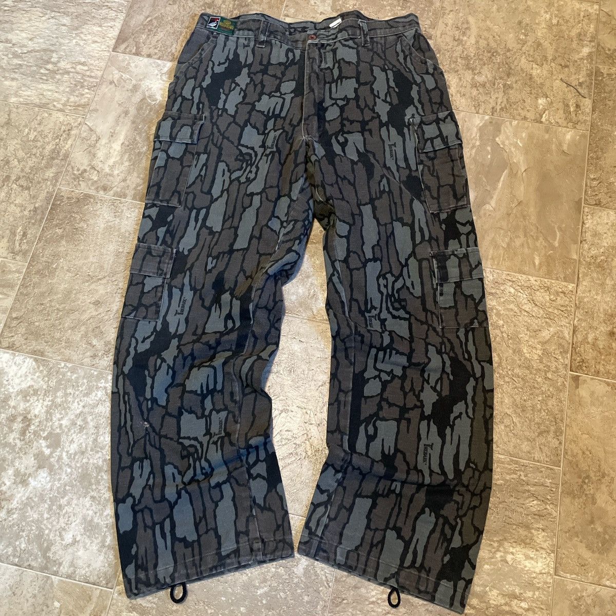 Realtree × Vintage Vintage 80s realtree trebark camo cargo pants baggy Size US 36 / EU 52 - 1 Thumbnail