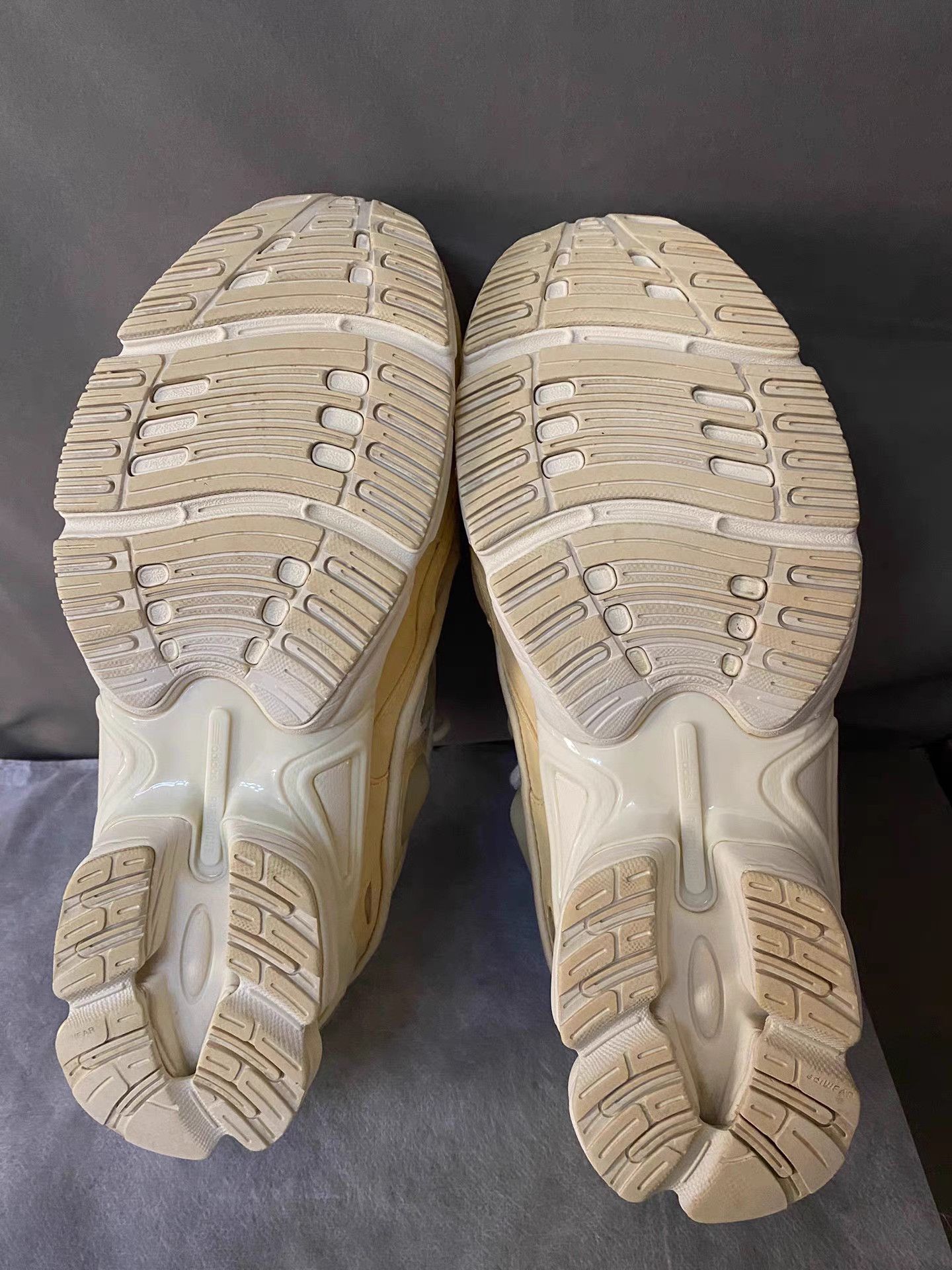 Raf Simons Raf Simons Ozweego White Cream Size US 10.5 / EU 43-44 - 4 Thumbnail