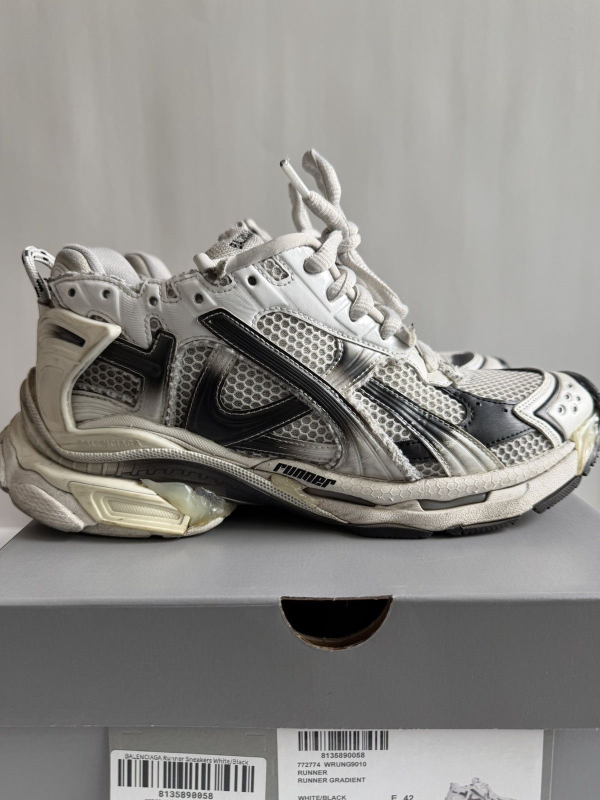 Balenciaga Balenciaga Runner Gradient Sneakers Size US 9 / EU 42 - 2 Thumbnail