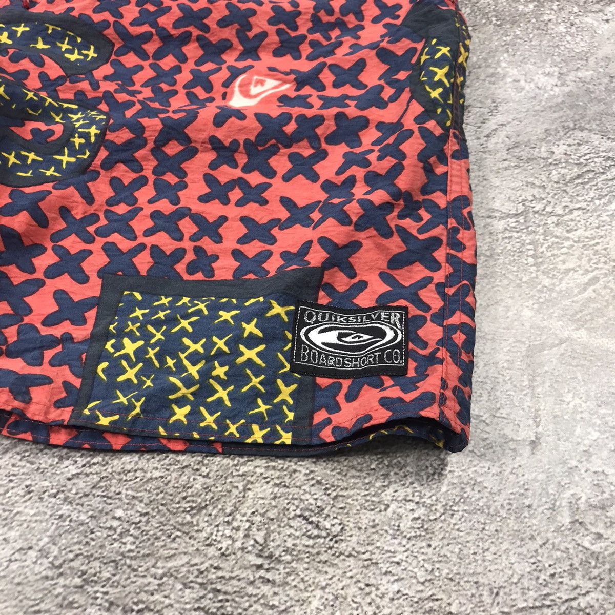 Vintage Vintage Y2K Quicksilver All Over Print Shorts Streetwear 36 Size US 36 / EU 52 - 2 Thumbnail