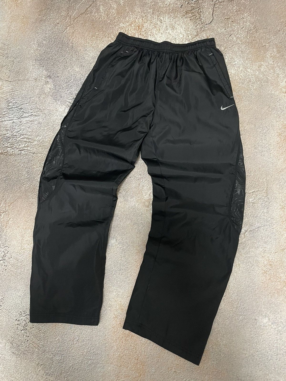 Nike Vintage Nike Small Swoosh Nylon Boxy Black Track Pants Size US 30 / EU 46 - 2 Thumbnail
