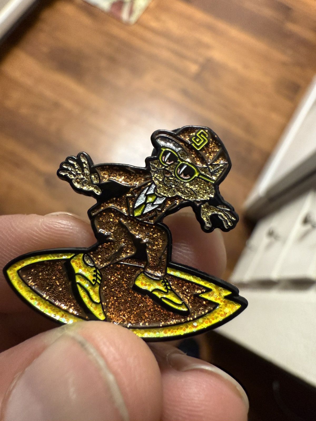 Other San Diego cool cat hat pin brown and gold glitter version Size ONE SIZE - 3 Thumbnail