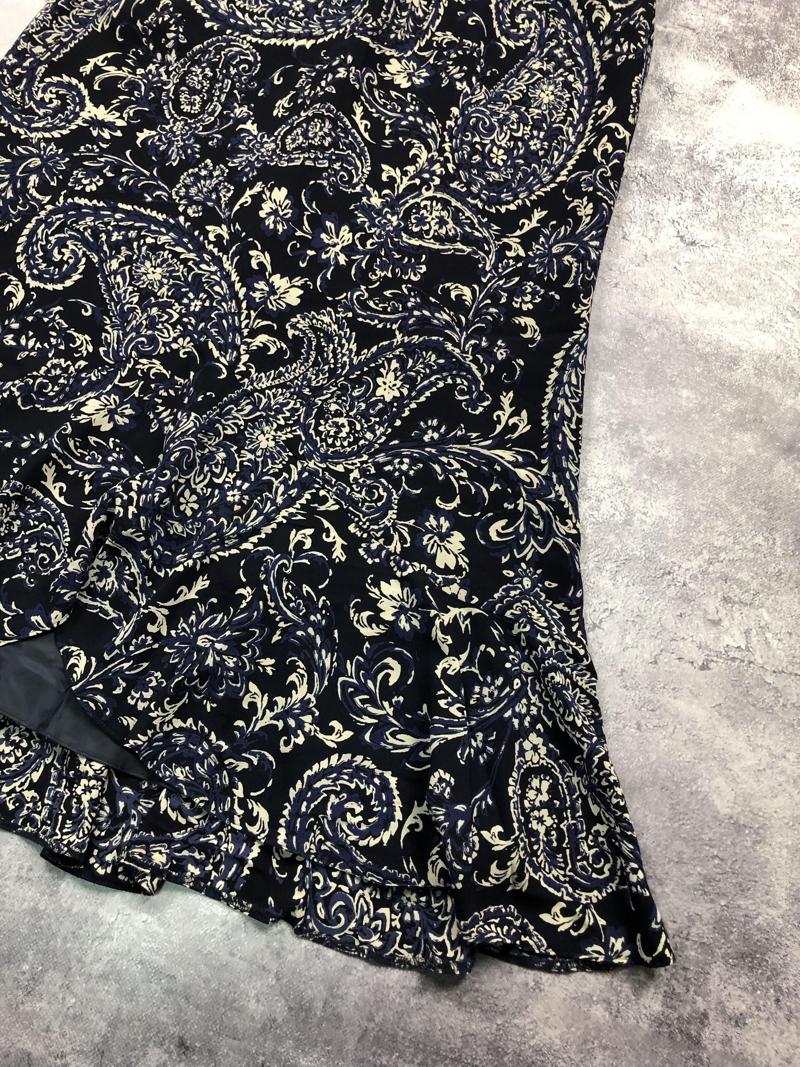 Laura Ashley LAURA ASHLEY Vintage Maxi Y2k Monogram Skirt Streetwear Size 30" / US 8 / IT 44 - 4 Thumbnail