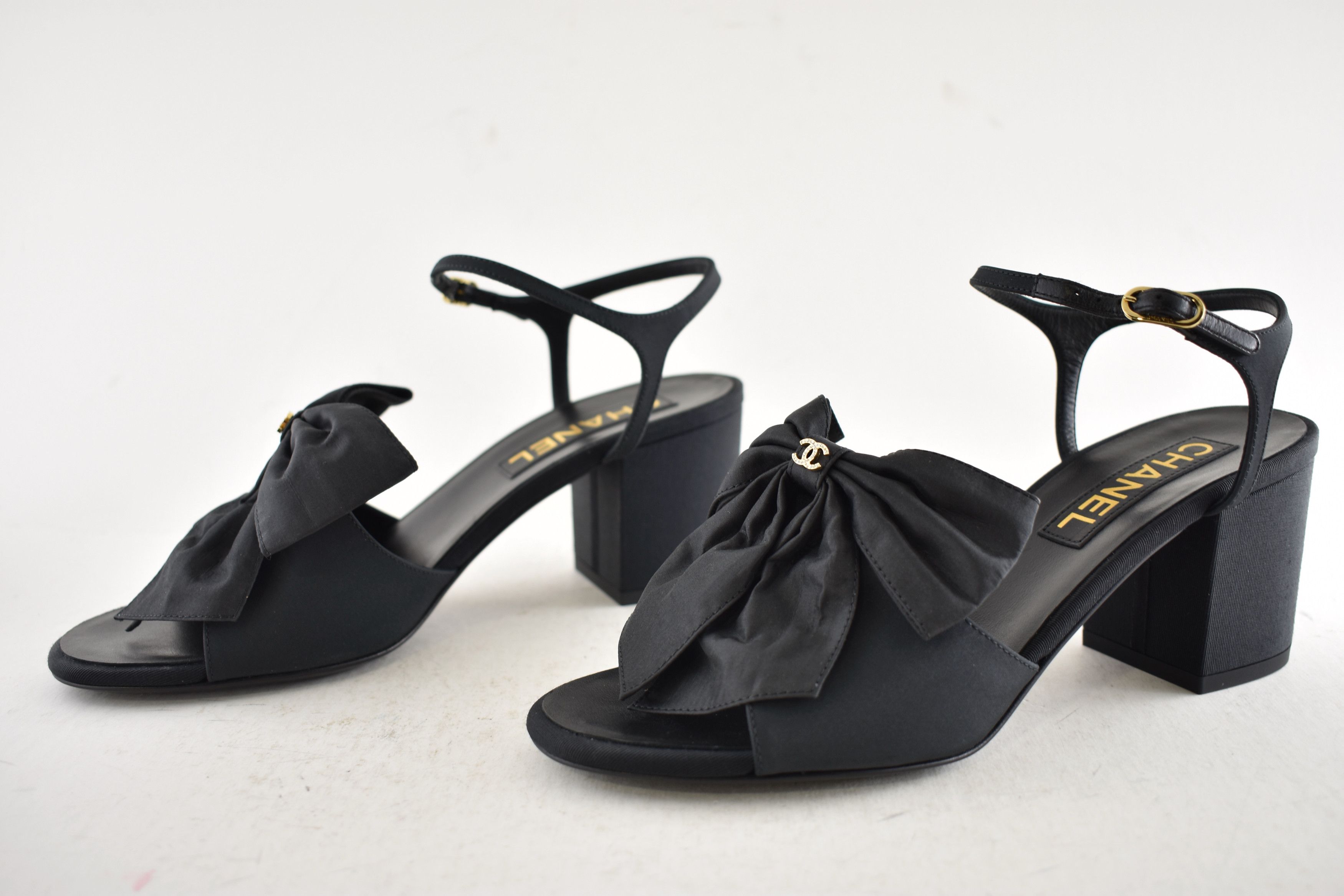 Chanel Chanel 24A Black Silk Bow CC Logo Block Heel Sandals 42 Size US 12 / IT 42 - 15 Thumbnail