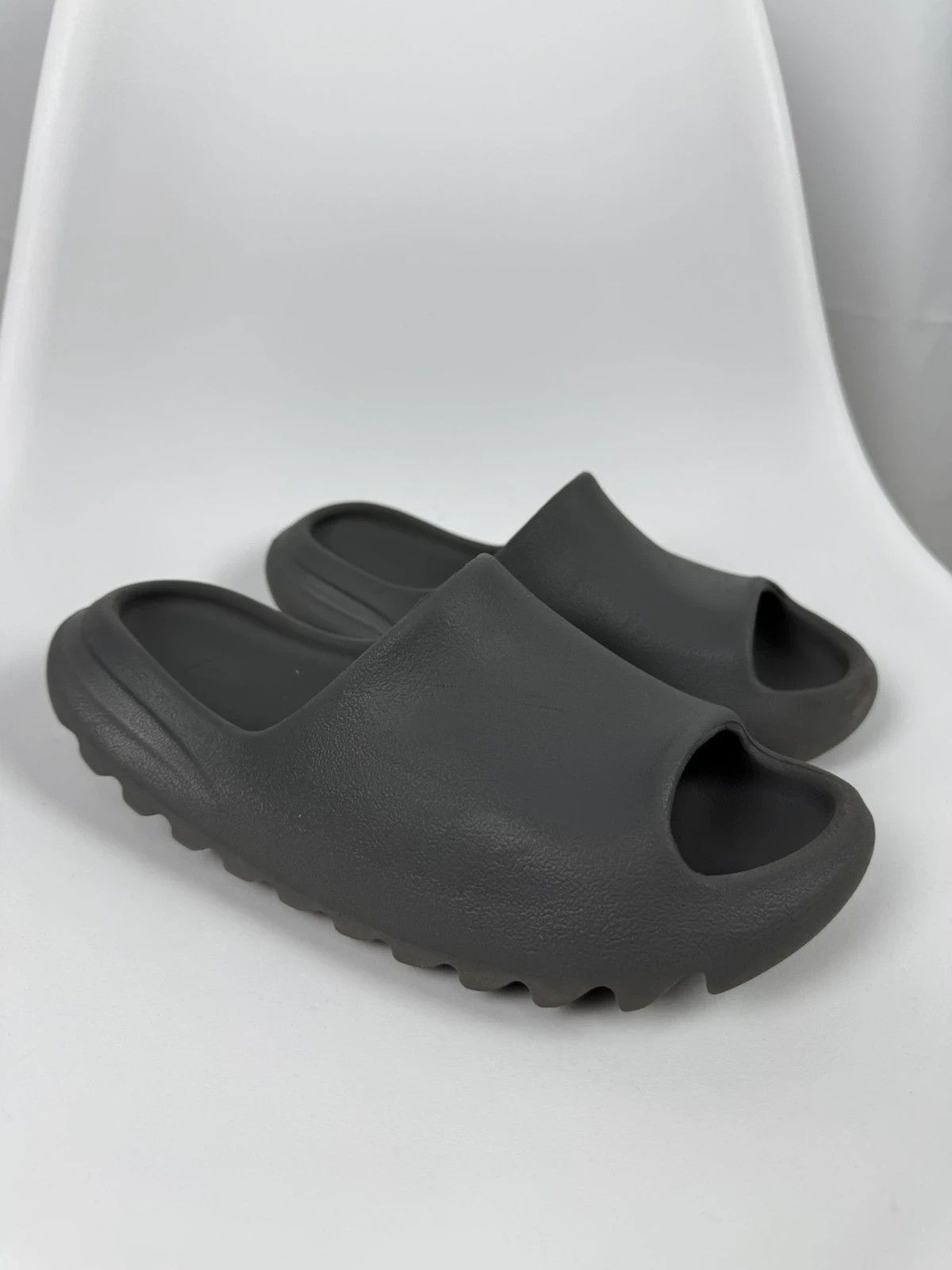 Yeezy Yeezy Rubber Slides size 38 Size US 10 / IT 40 - 1 Thumbnail