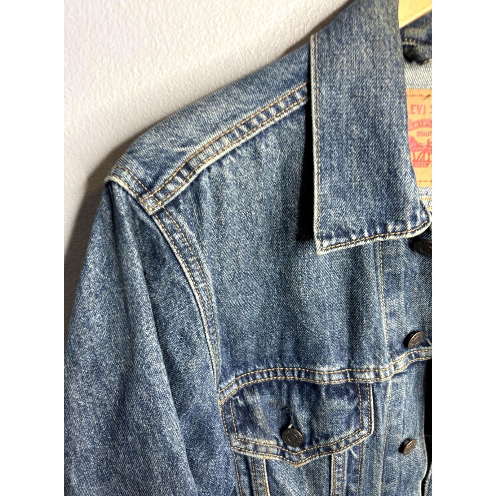 Levi's Levis Denim Jacket Mens Small Blue Trucker Embroidered Earth Patch Distressed Size US S / EU 44-46 / 1 - 2 Thumbnail