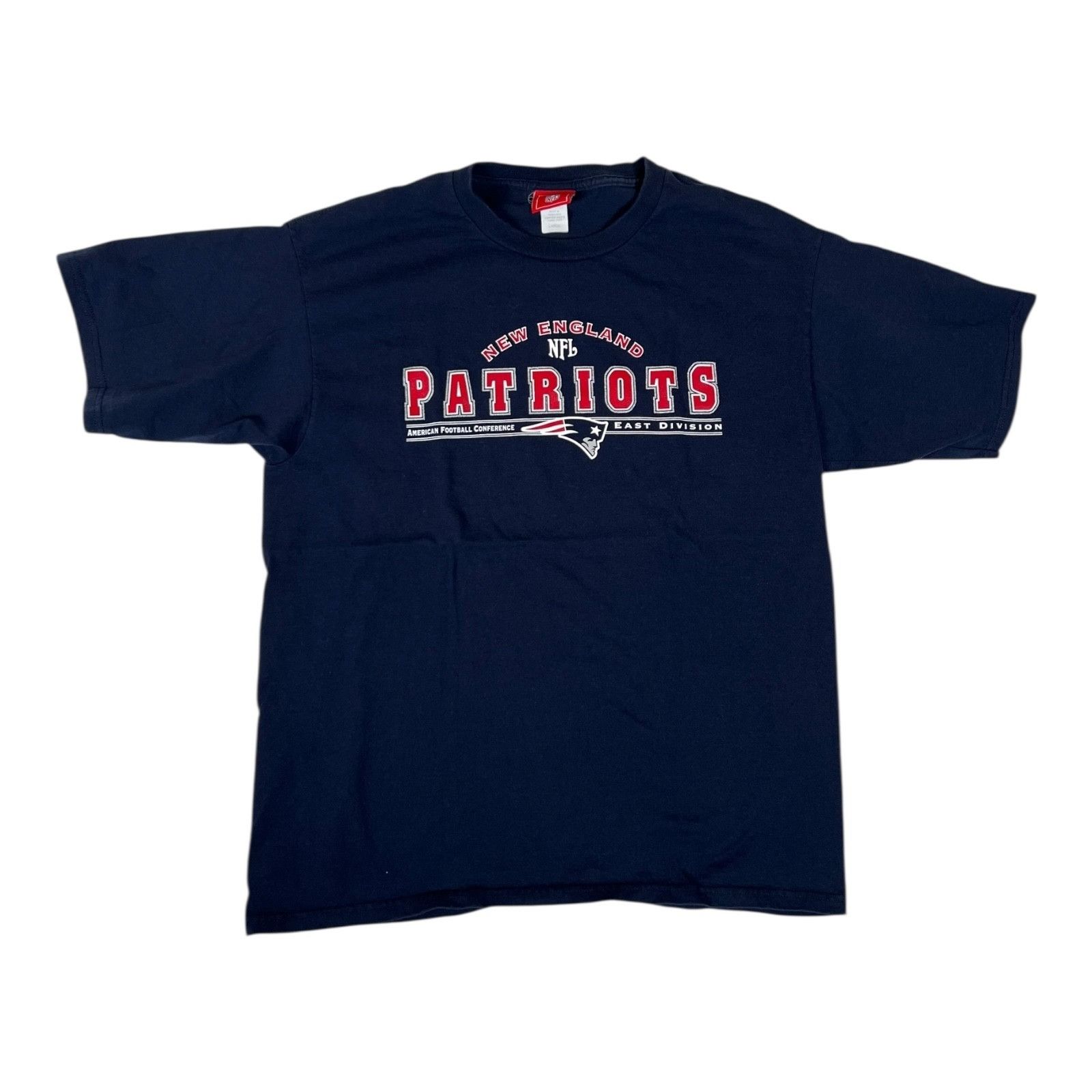 NFL Vintage New England Patriots T-Shirt Size Large Y2K NFL Foot Size US L / EU 52-54 / 3 - 1 Thumbnail