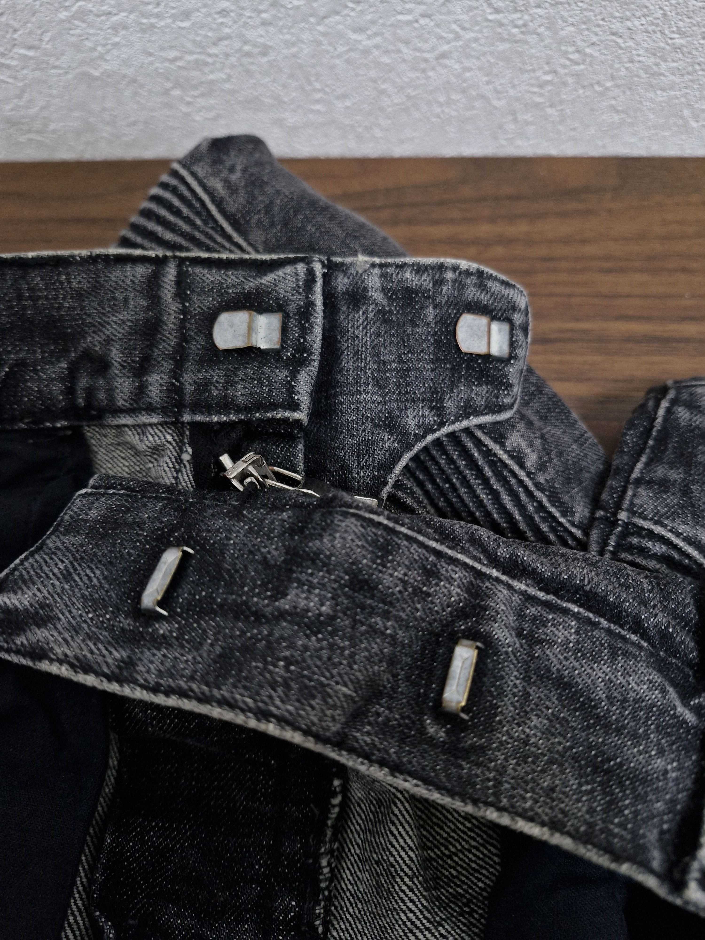 Balmain BALMAIN SS11 Waxed Distressed Eagle Coin Biker Jeans Size US 32 / EU 48 - 9 Thumbnail