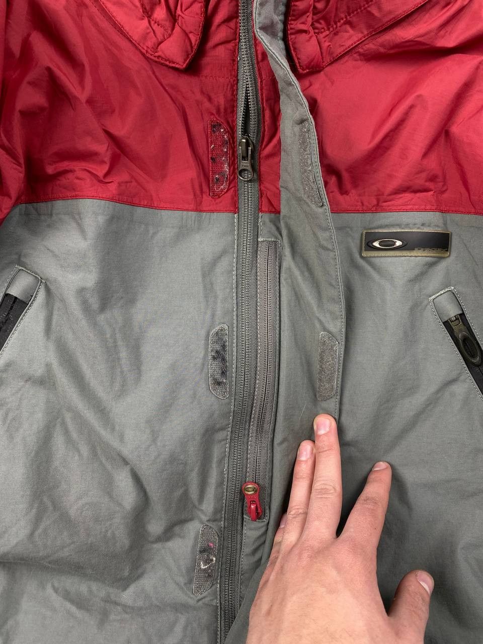 Oakley Vintage Oakley Ski Jacket Men Size XL Men Size XL Gray/ Red Size US XL / EU 56 / 4 - 9 Thumbnail