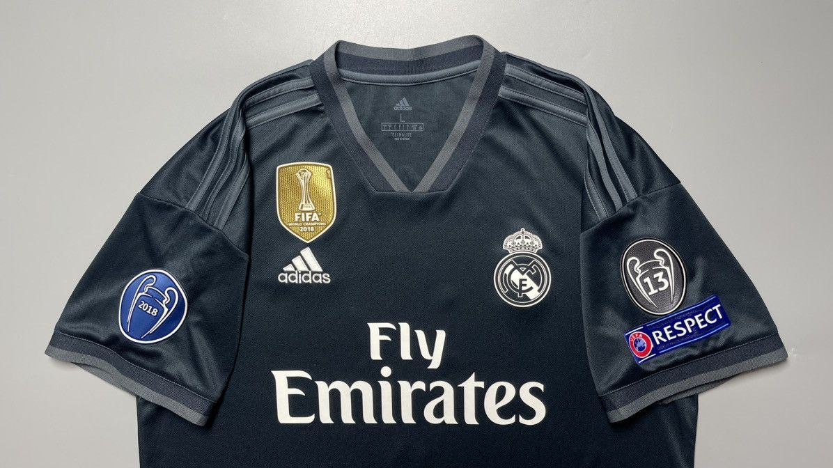 Vintage REAL MADRID ADIDAS 2018/2019 FOOTBALL AWAY JERSEY #8 KROOS Size US L / EU 52-54 / 3 - 3 Thumbnail