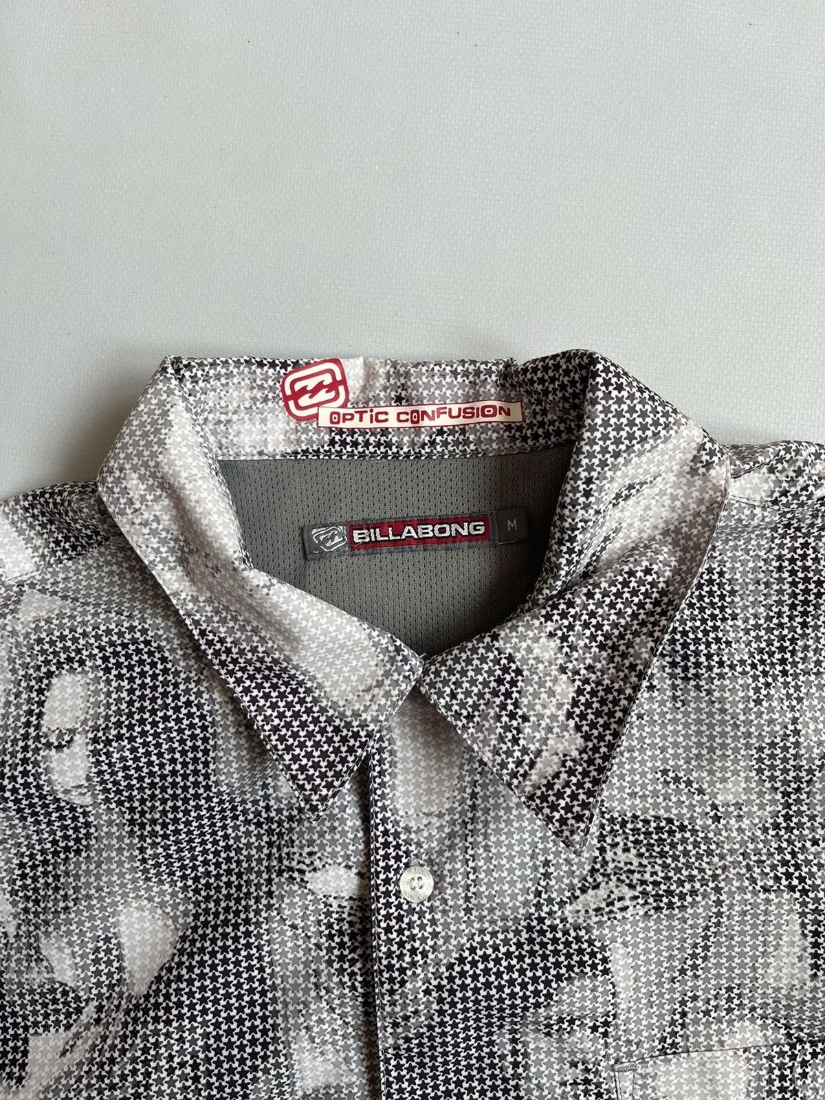 Billabong Vintage 90s Billabong Optic Confusion Monogram Girl Shirt Size US M / EU 48-50 / 2 - 4 Thumbnail