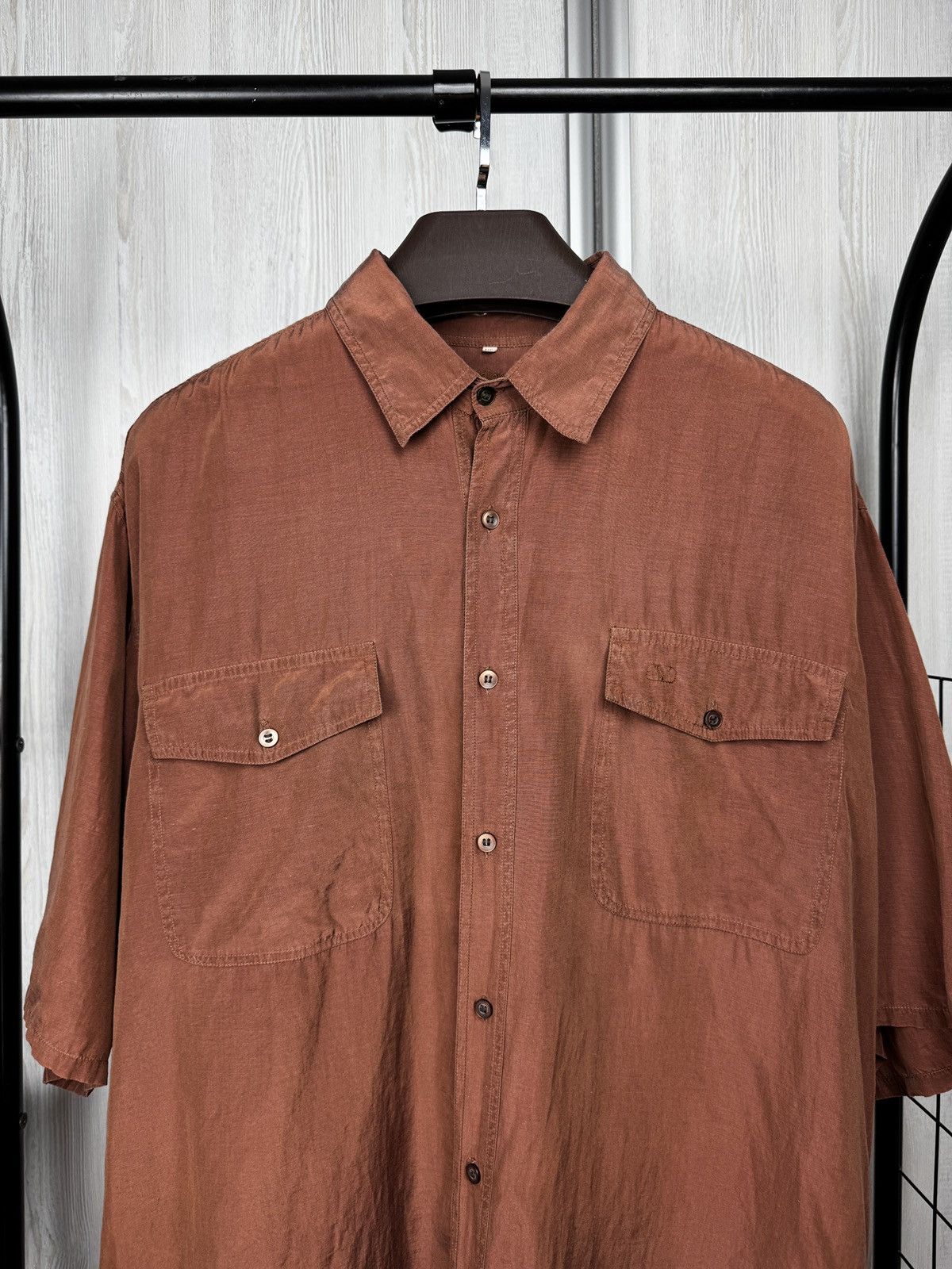 Valentino Valentino Uomo vintage brown rare silk ss shirt size XL Size US XL / EU 56 / 4 - 3 Thumbnail