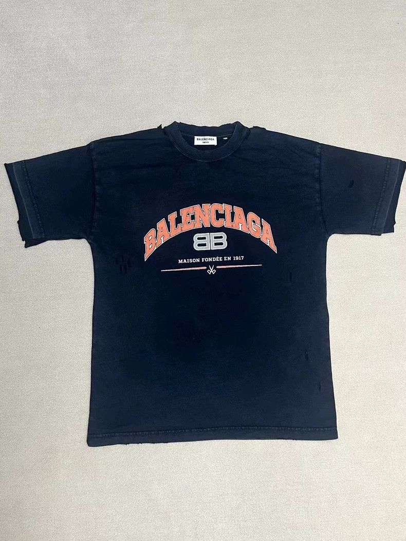 Balenciaga Balenciaga Vintage Distressed Short Sleeve T-Shirt - dmc Size US M / EU 48-50 / 2 - 1 Thumbnail