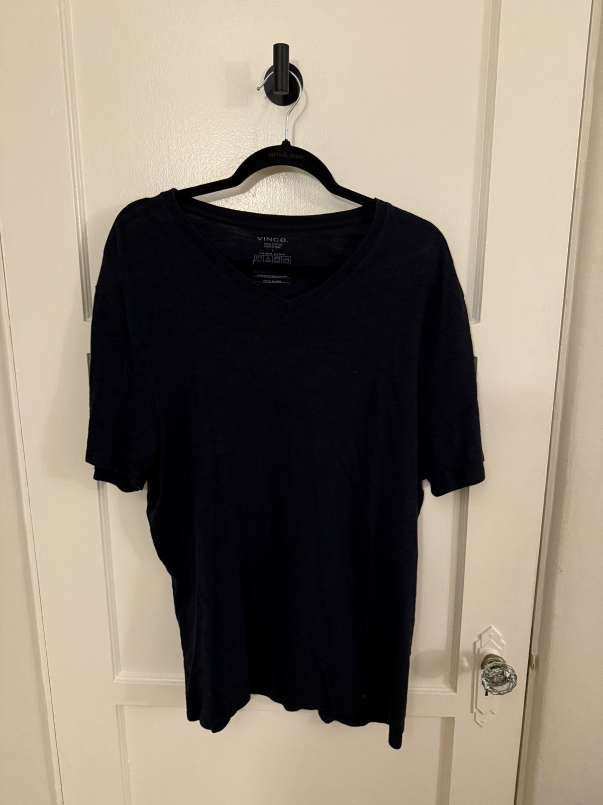 Vince Vince V-Neck T-Shirt Size US XL / EU 56 / 4 - 1 Thumbnail