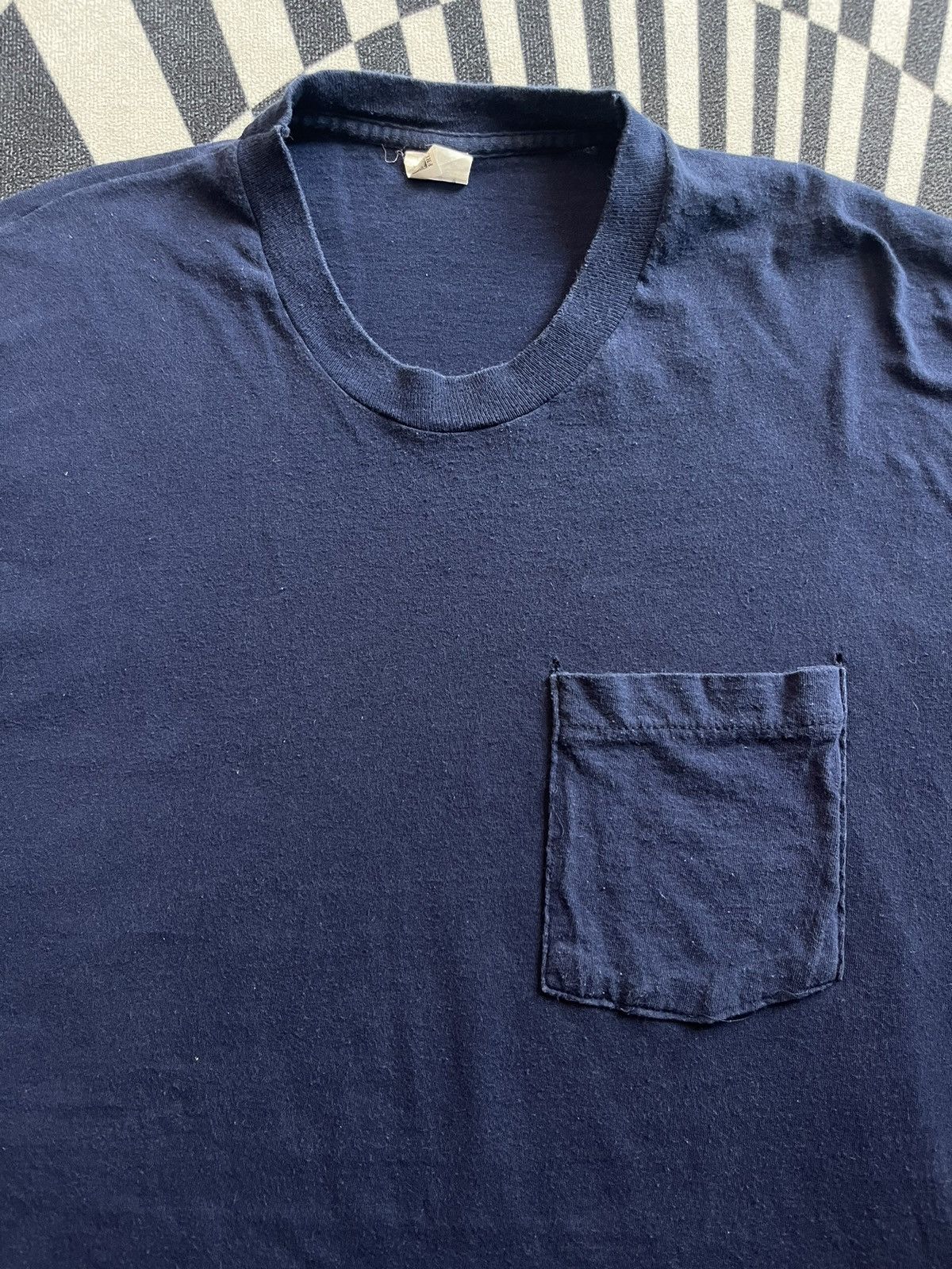 Vintage Vintage Pocket T-Shirt ( XXXL ) 80’s-90’s Size US XXL / EU 58 / 5 - 5 Thumbnail