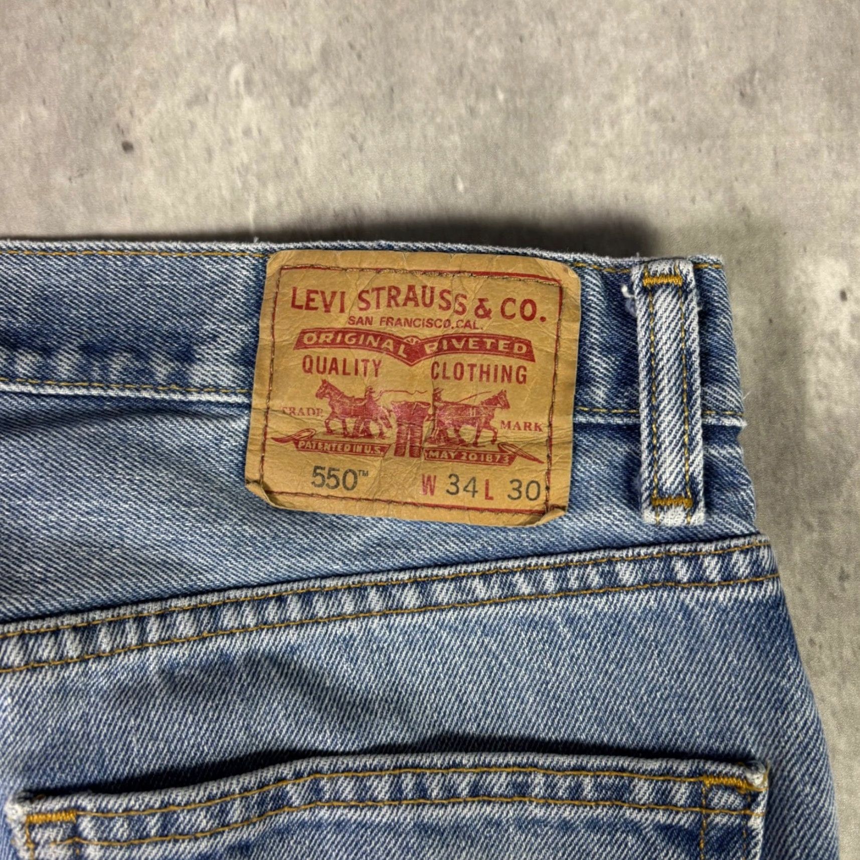 Levi's VINTAGE Levi's 550 Relaxed Fit Tapered Leg Jeans Mens 32x30 Blue Denim Medium Wash 90s, Distressed, 5-Pocket, Zip Button Closure, Denim Jeans Mens Size US 32 / EU 48 - 7 Thumbnail