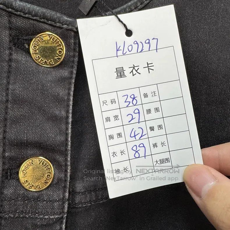 Louis Vuitton Louis Vuitton Shoulder embossed logo gold button denim dre Size XS / US 0-2 / IT 36-38 - 7 Thumbnail