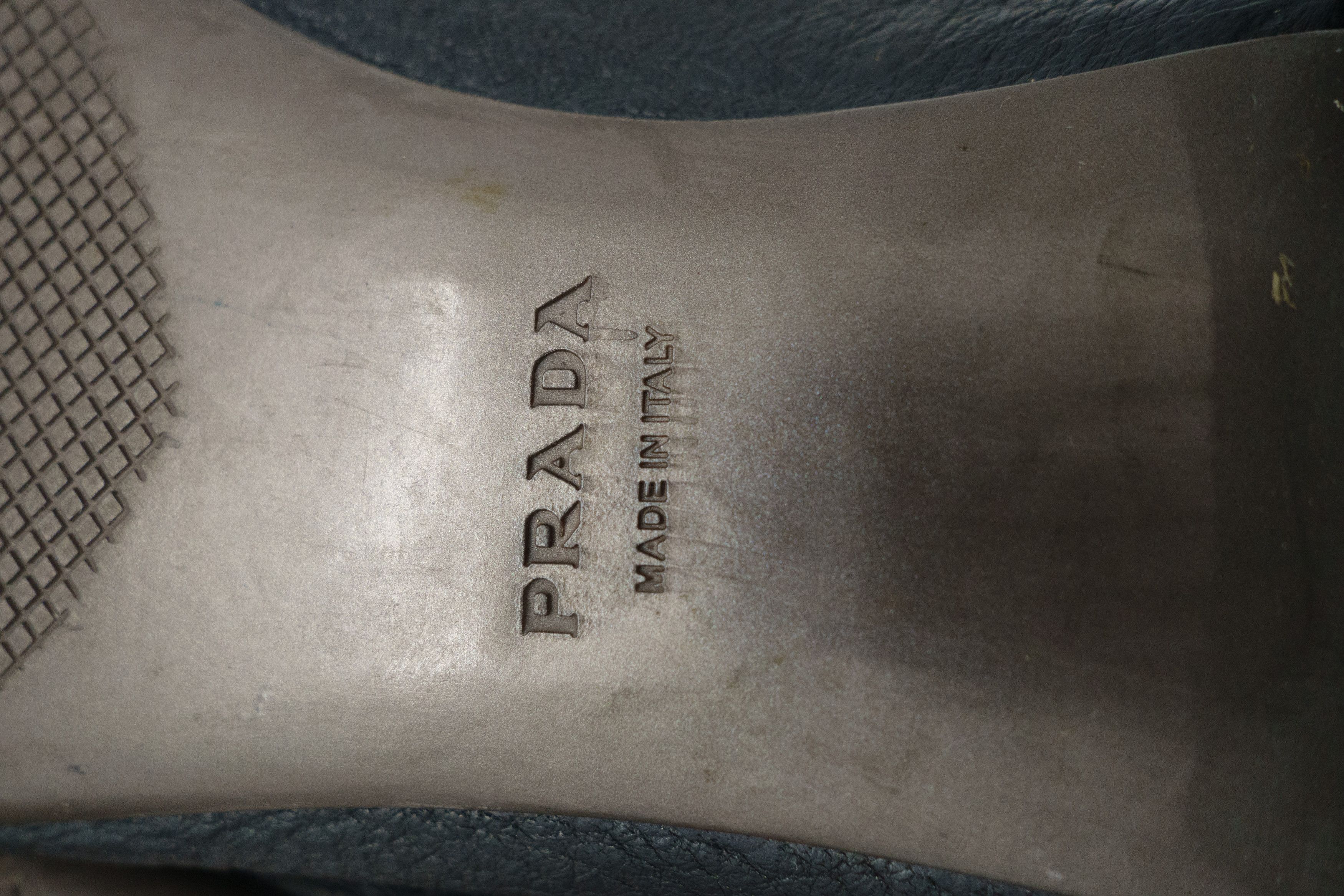 Prada Pebbled Leather Loafer Flats Vintage 00s Size US 8.5 / IT 38.5 - 7 Thumbnail