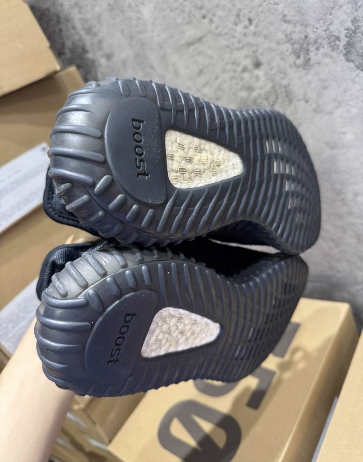 Adidas Adidas Yeezy 350 V2 Onyx HQ4540 K37 Size US 9 / EU 42 - 9 Thumbnail