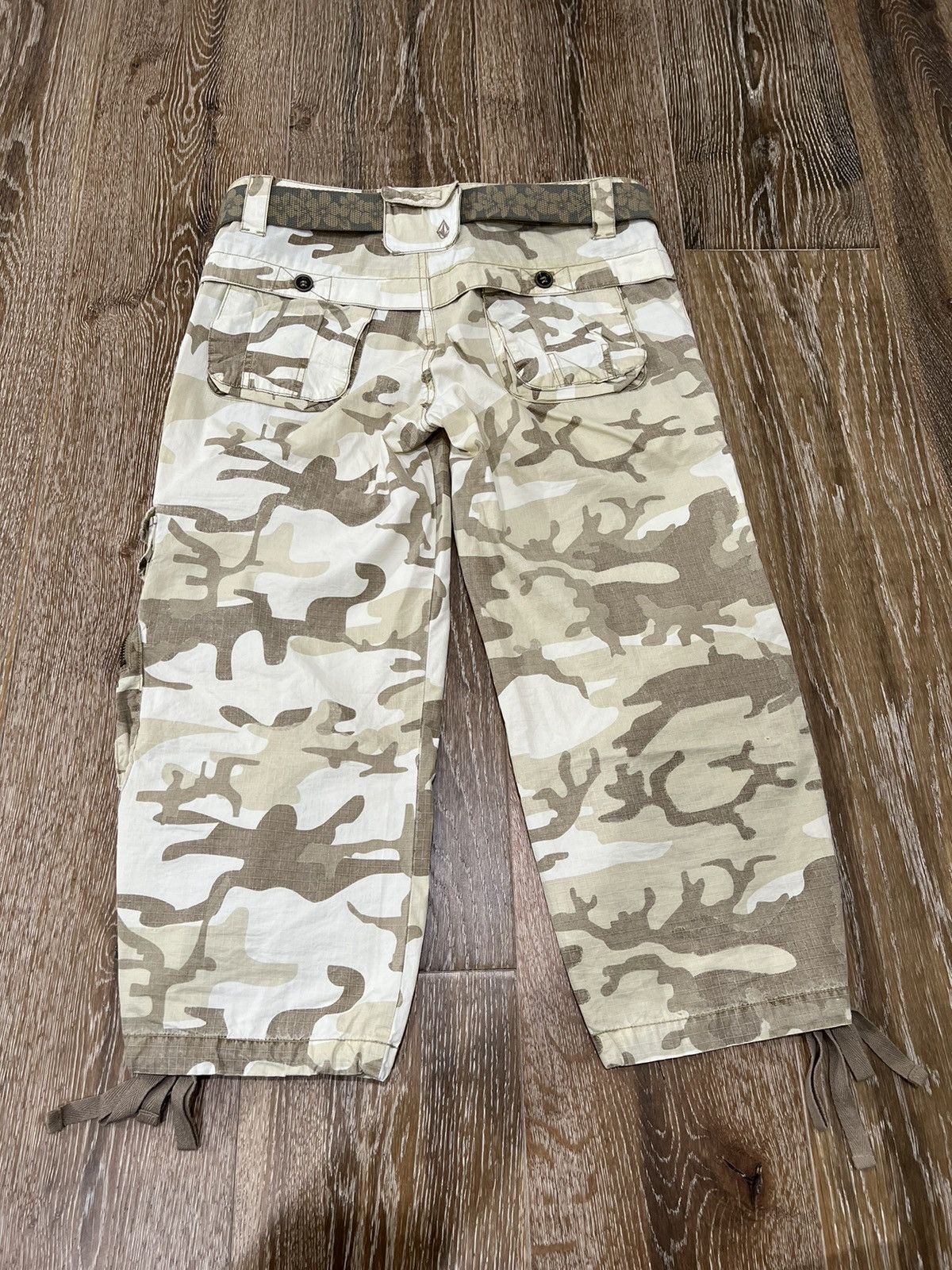 Vintage Womens volcom camo cargo capris Size 30" / US 8 / IT 44 - 2 Thumbnail