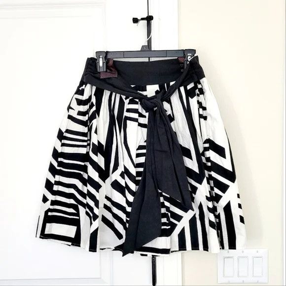 Vacation Connection 18 B&W Geometric Print 1/2 Circle Swing Skirt Size 32" / US 10 / IT 46 - 2 Thumbnail