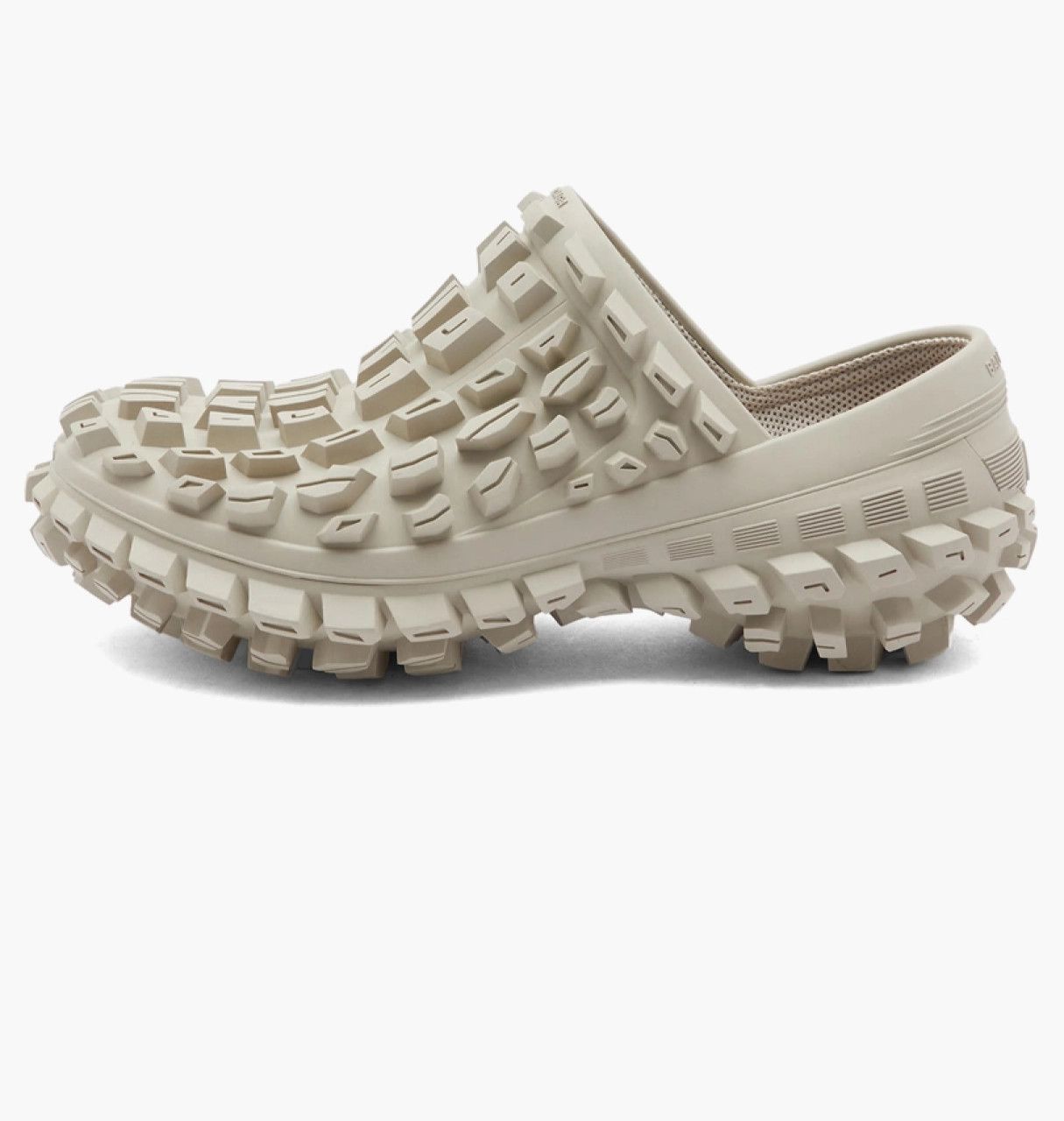 o1mt1gz0924 Bouncer Clog in Beige