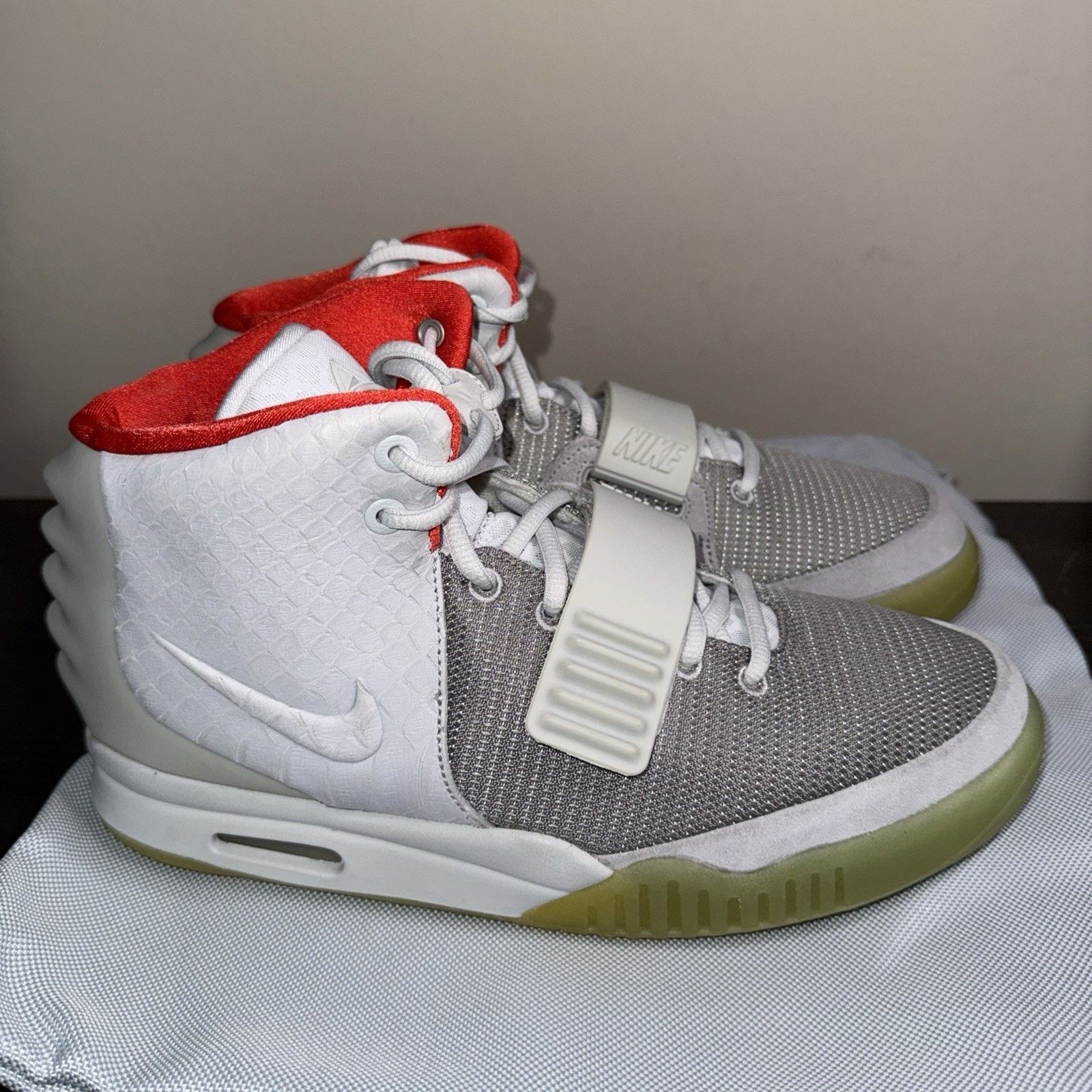 Nike Nike Air Yeezy 2 NRG Platinum Kanye West Men's 10 US NEW Size US 10 / EU 43 - 3 Thumbnail
