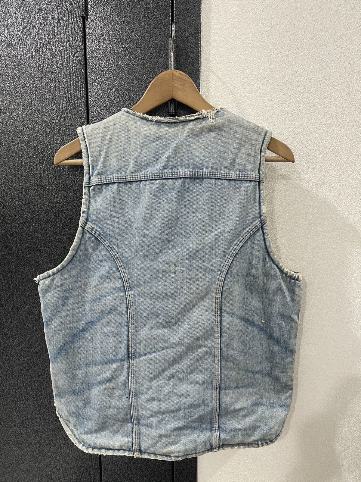Wrangler Vintage Wrangler Sherpa Lined Distressed Denim Vest Size US M / EU 48-50 / 2 - 9 Thumbnail