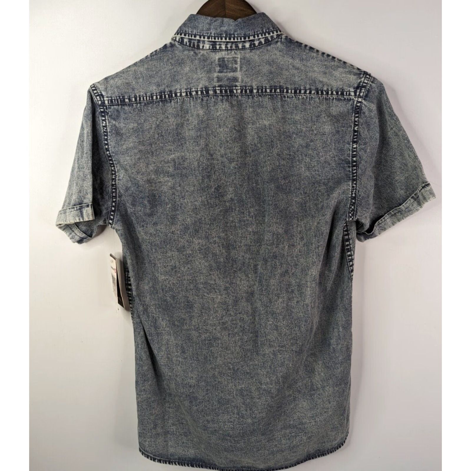 Quiksilver Quiksilver Short Sleeve Shirt Mens Slim Fit Button-Up Blue Chambray Size S Size US S / EU 44-46 / 1 - 3 Thumbnail