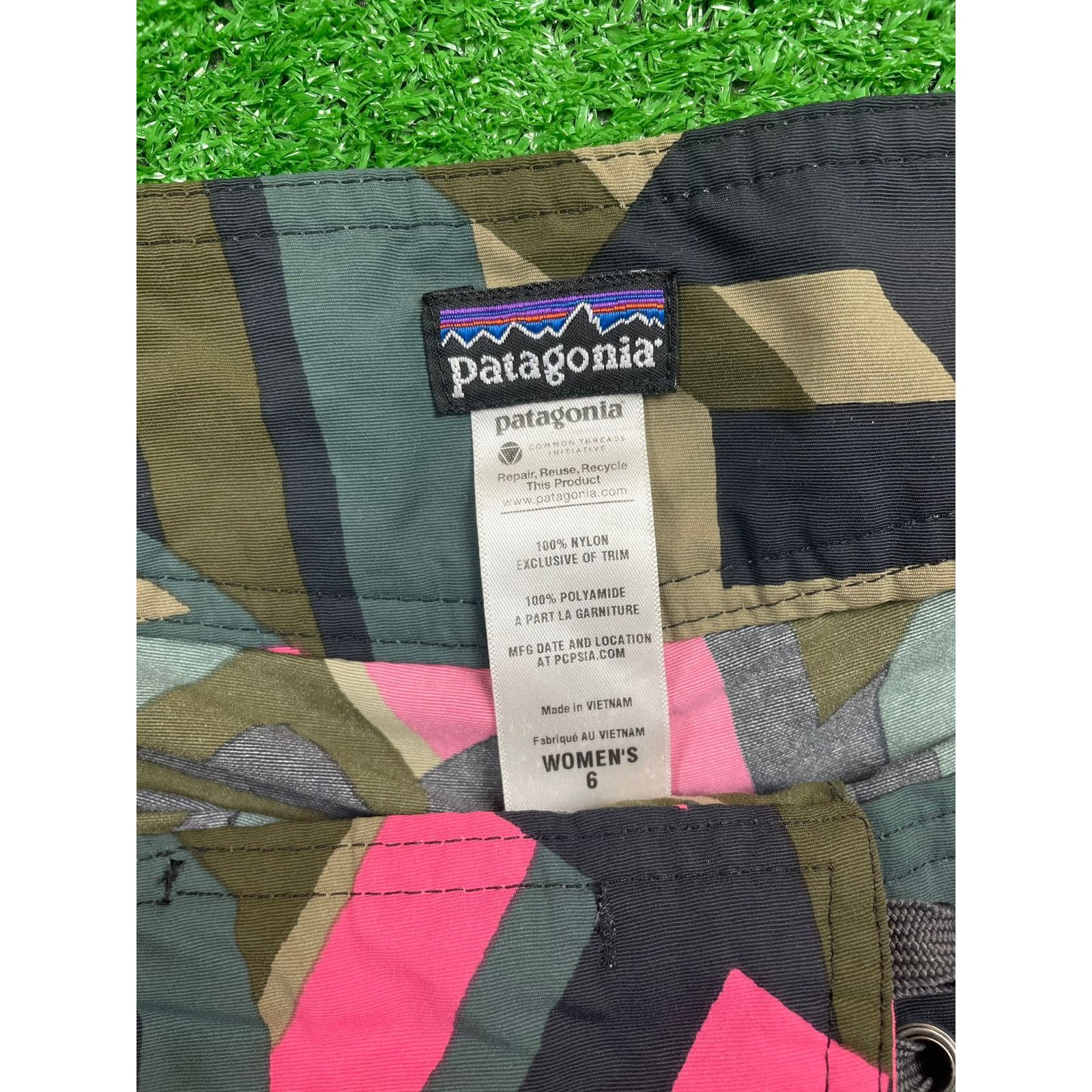 Patagonia Patagonia Aztec Shorts Green Black Blue Pink Beige 76552SP12 Size 31" - 3 Thumbnail