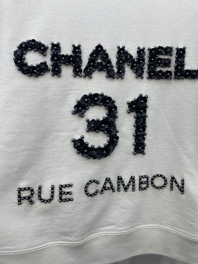 Chanel Chanel creambeaded camellia crew -2505 Size US XS / EU 42 / 0 - 3 Thumbnail