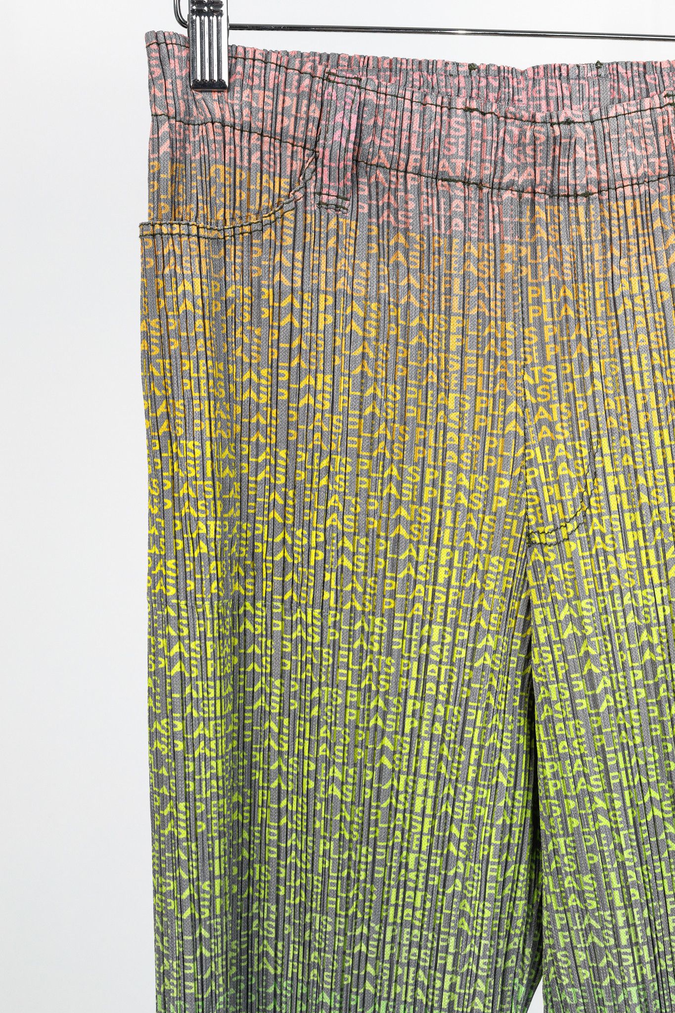 Pleats Please Issey Miyake Pleats Please Issey Miyake Gradient Logo-Printed Pants Size 25" / US 0 / IT 36 - 5 Thumbnail