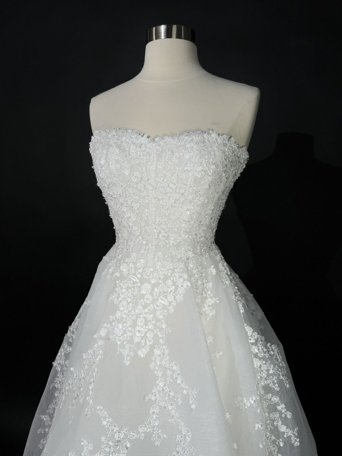 Other Preloved US 2 Anna Augusta Embroidery appliqués Bridal Gown Size XS / US 0-2 / IT 36-38 - 3 Thumbnail