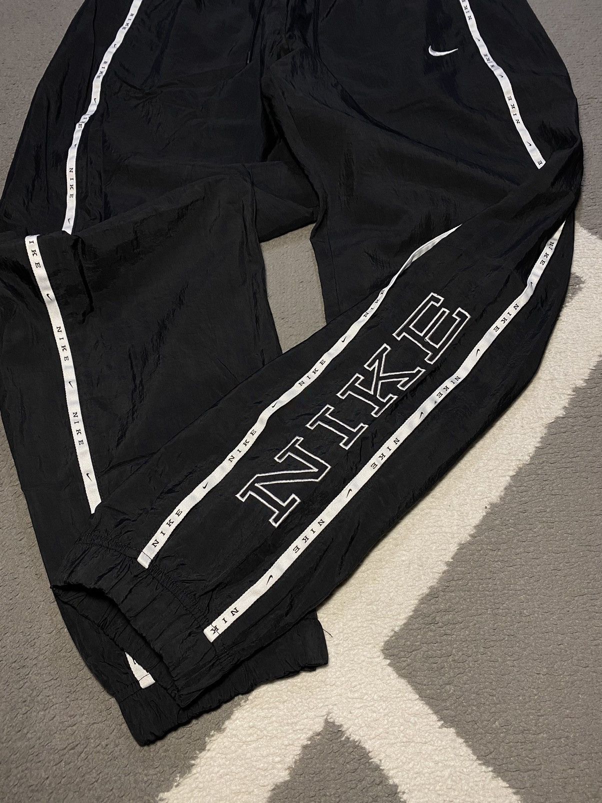 Nike × Vintage Nike swoosh Nylon Track Pants Sweatpants black womens M Size 26" / US 2 / IT 38 - 13 Thumbnail