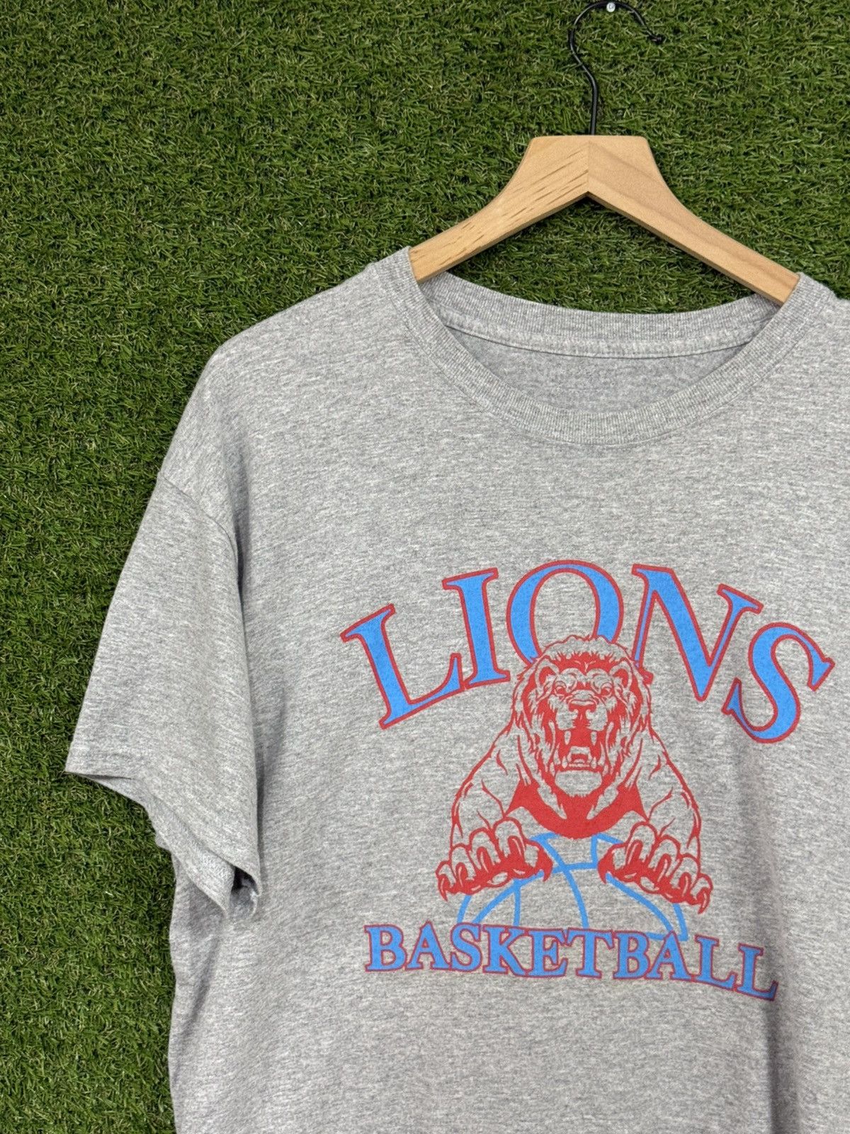 Vintage Vintage Lion's Den Basketball Sport Logo Tee Grey XL Size US XL / EU 56 / 4 - 2 Thumbnail