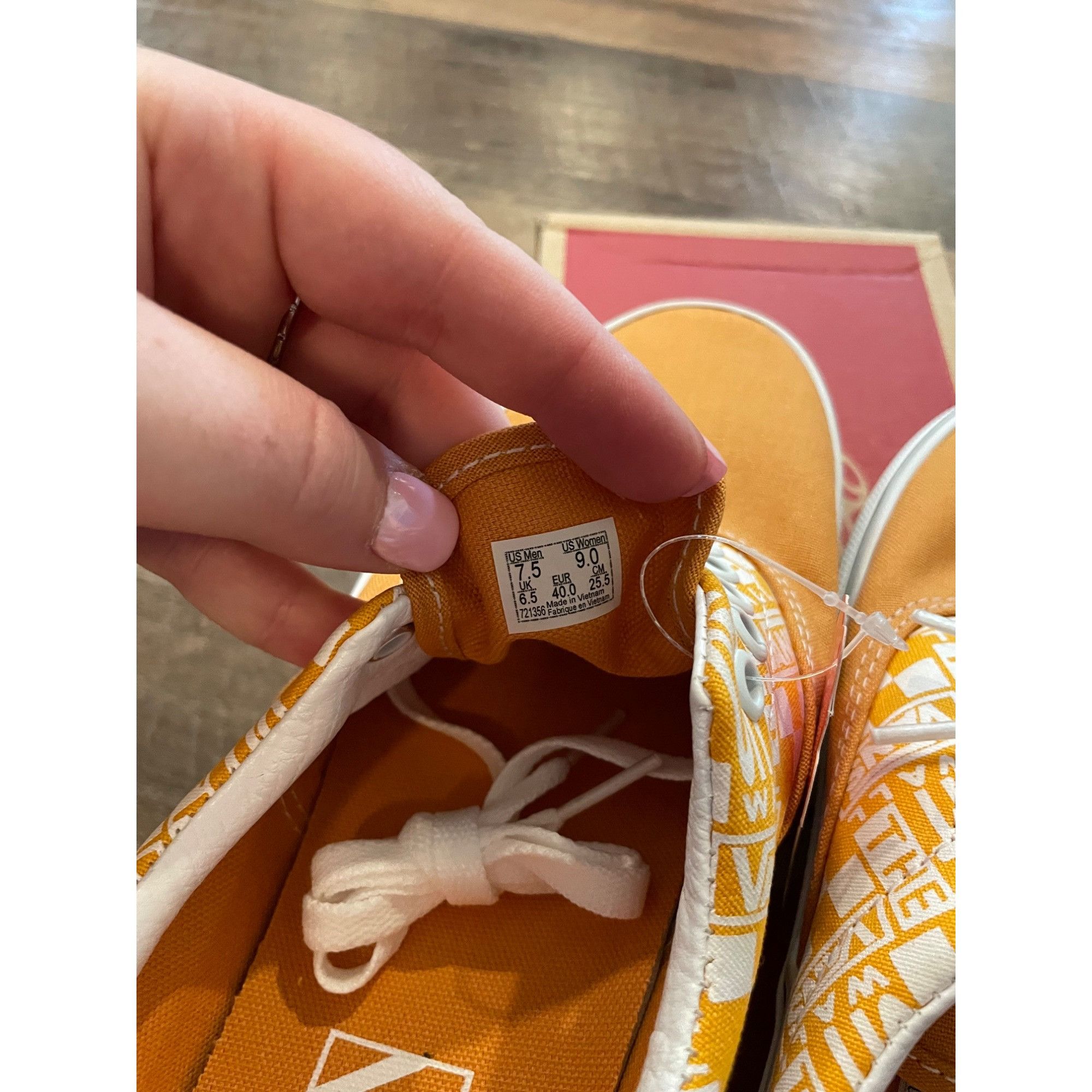 Vans Vans Era Off The Wall Golden Nugget VN0A54F13S61 Men’s 7.5 W Size US 7.5 / EU 40-41 - 7 Thumbnail