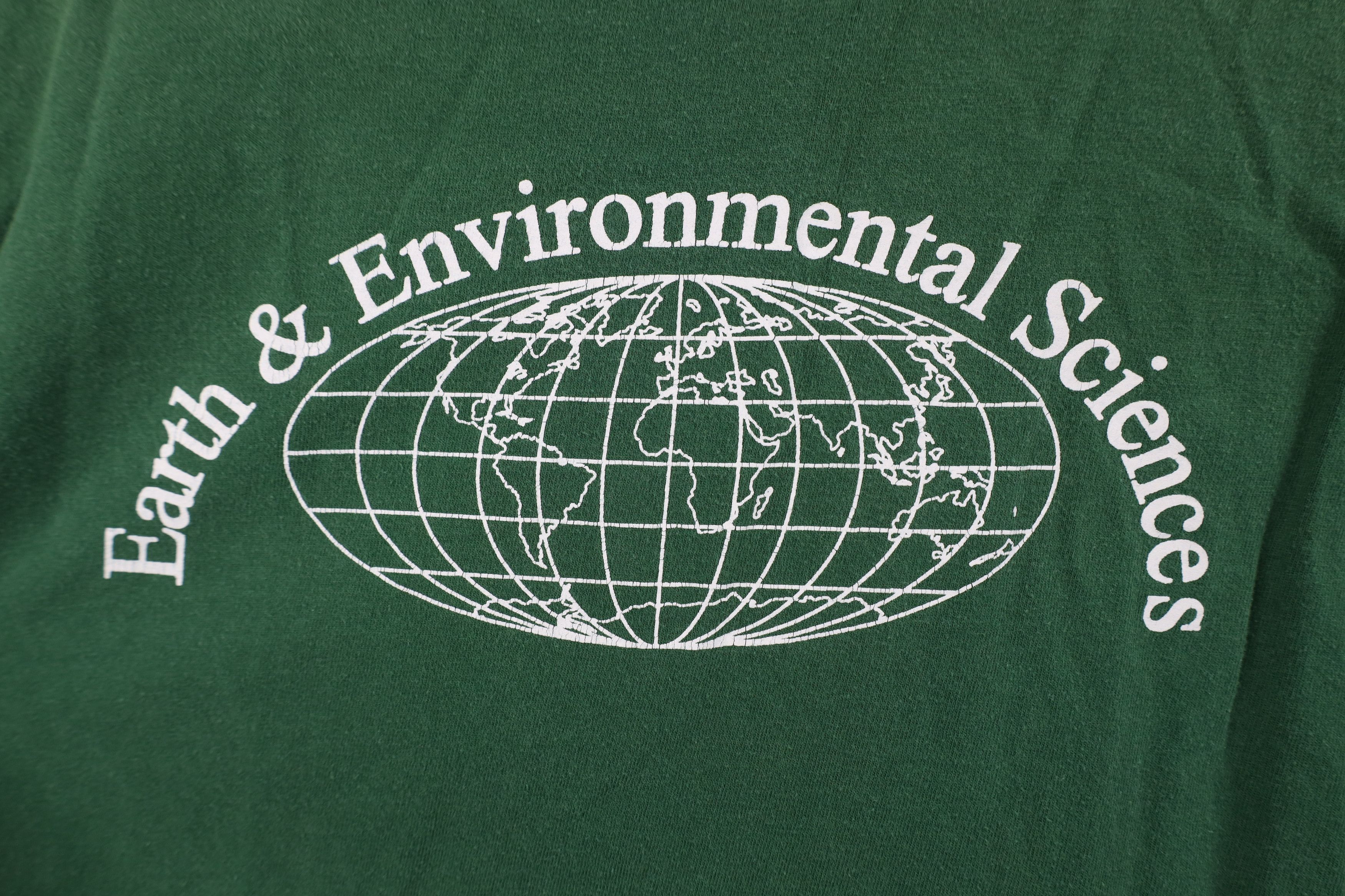 Vintage Vintage 90s University Earth Environmental Science T-Shirt Size US L / EU 52-54 / 3 - 10 Thumbnail