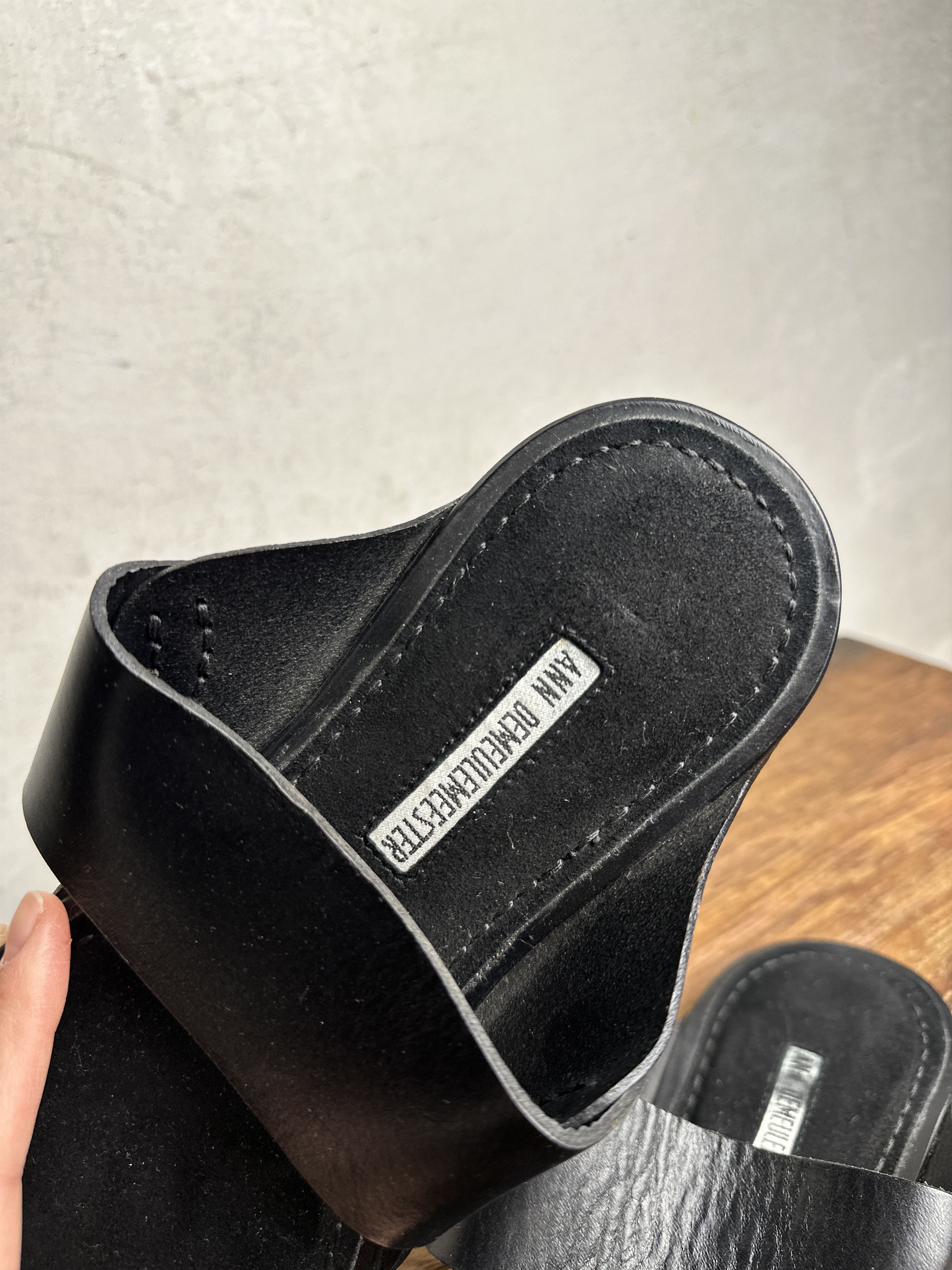 Ann Demeulemeester Ann Demeulemeester black leather sandals with toe strap Size US 9 / IT 39 - 4 Thumbnail