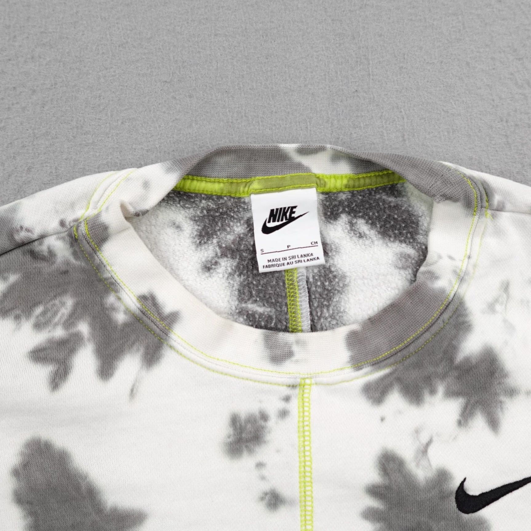 Nike Nike Sweatshirt Womens Small White Tie Dye Crewneck Cropped Oversized Pullover Size S / US 4 / IT 40 - 2 Thumbnail