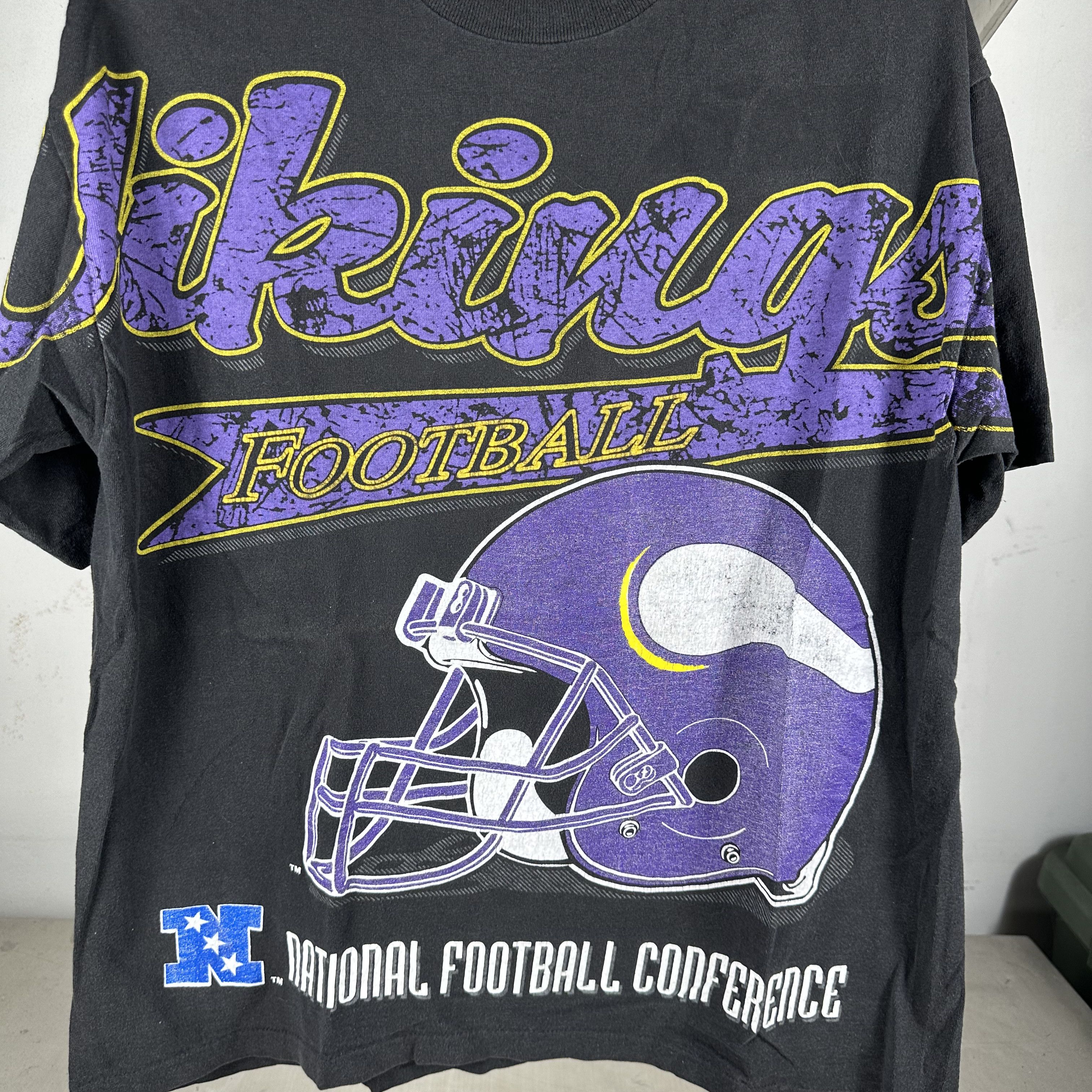 Vintage Vintage 90s Minnesota Vikings Football NFL Helmet T-Shirt Size US L / EU 52-54 / 3 - 2 Thumbnail
