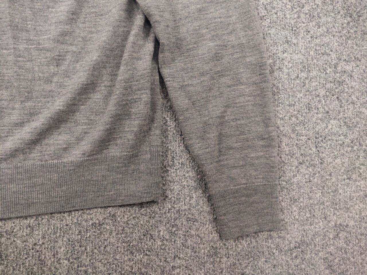 Uniqlo Uniqlo light wool Sweater high turtleneck collar Gray Color Size US M / EU 48-50 / 2 - 5 Thumbnail