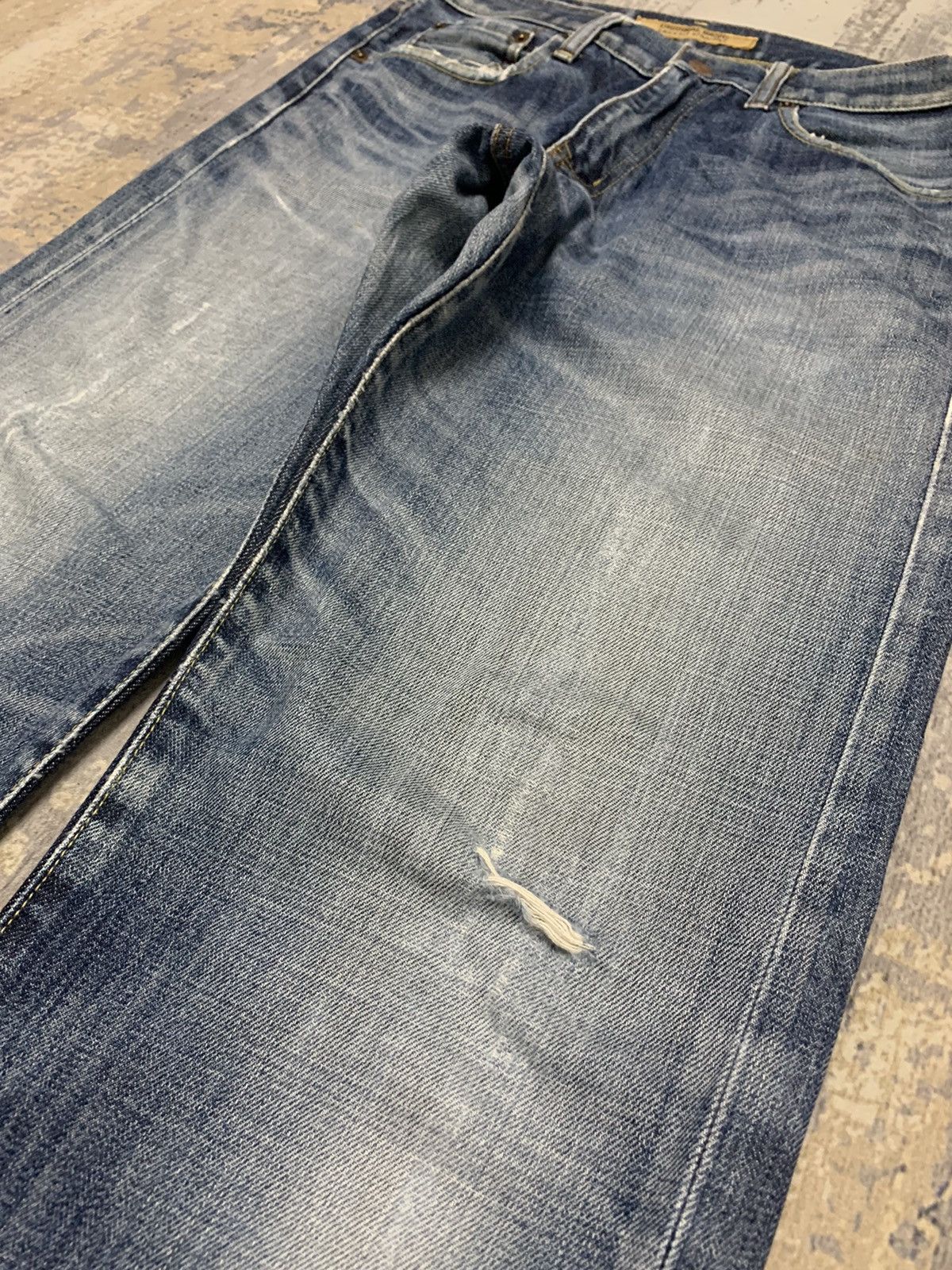 Japanese Brand Vintage Japanese Uniqlo S003 Mud Wash Distressed Loose Jeans Size US 30 / EU 46 - 7 Thumbnail